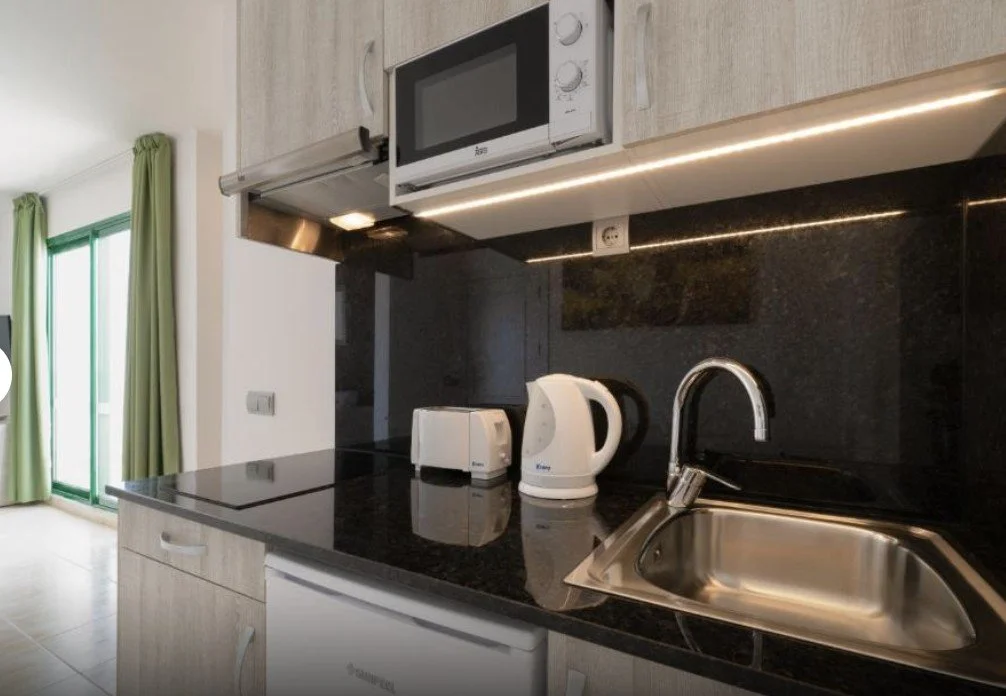 Hotel Galeon Zimmer Kitchen.jpg