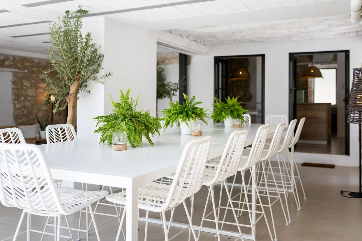 sierra-nirvarna-spain-retreat-table.jpg