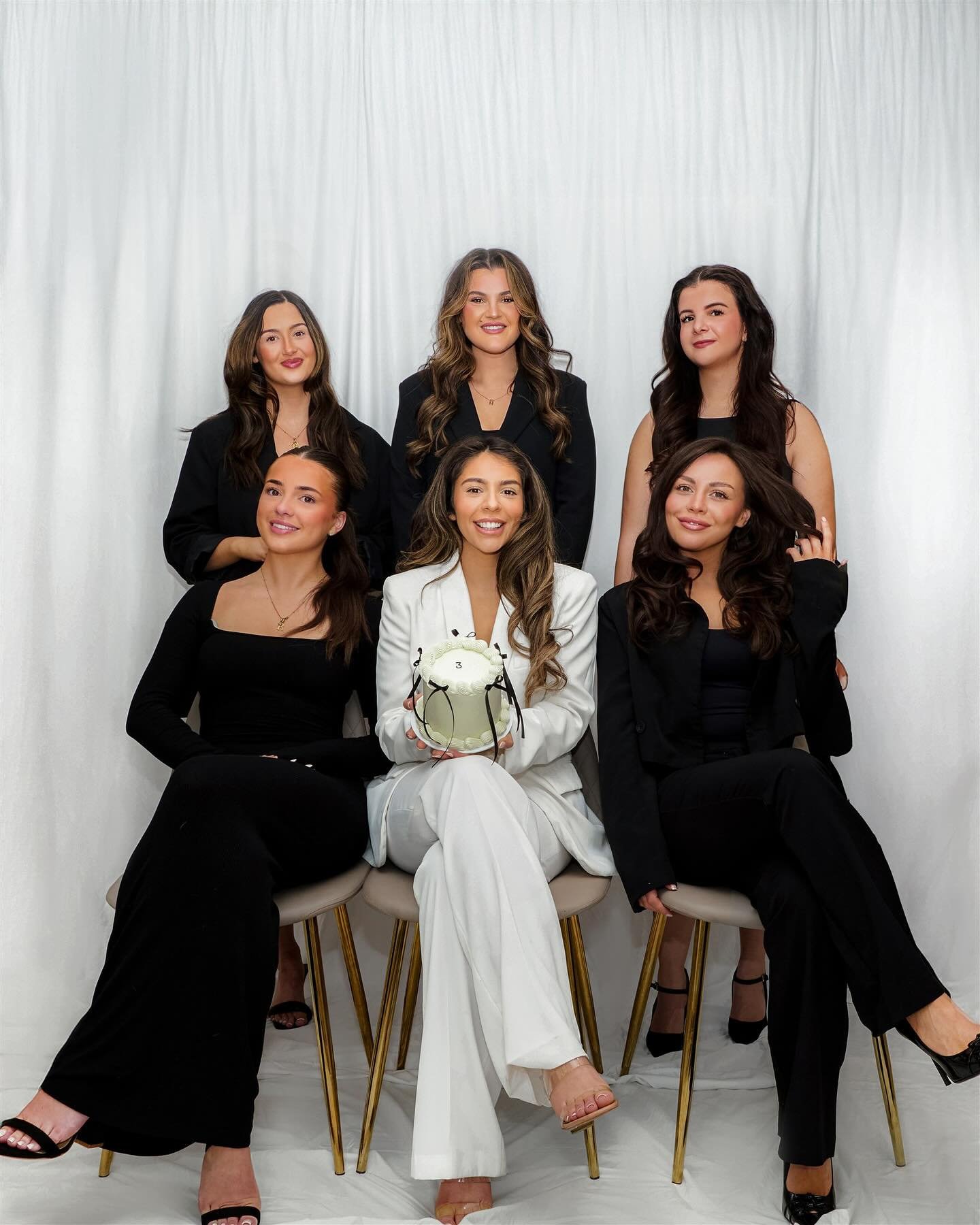 BEAUTY & THE BARISTA TURNS 3 🤍✨
…
Huge thank you to @saskialashesandbrowsxo for having me shoot this campaign for @beauty.andthe.barista 3rd birthday & the announcement of their expansion! Such a gorgeous group of girls, definitely pa