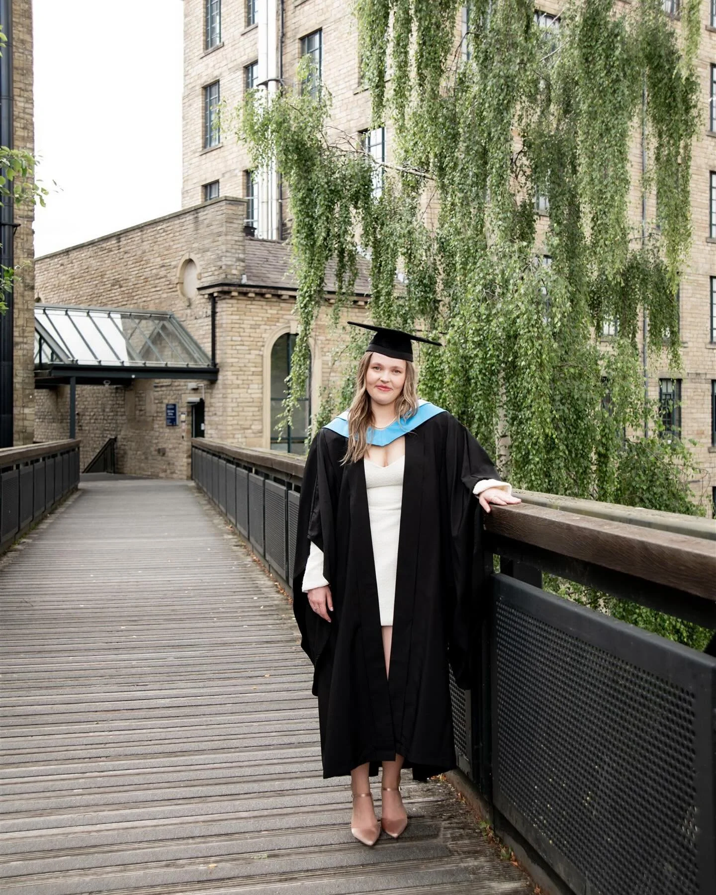 Huge congratulations to @casey_adey123 on graduating! 🎓🥂🤍

Stress-free event photos? I&rsquo;ve got you covered!📸