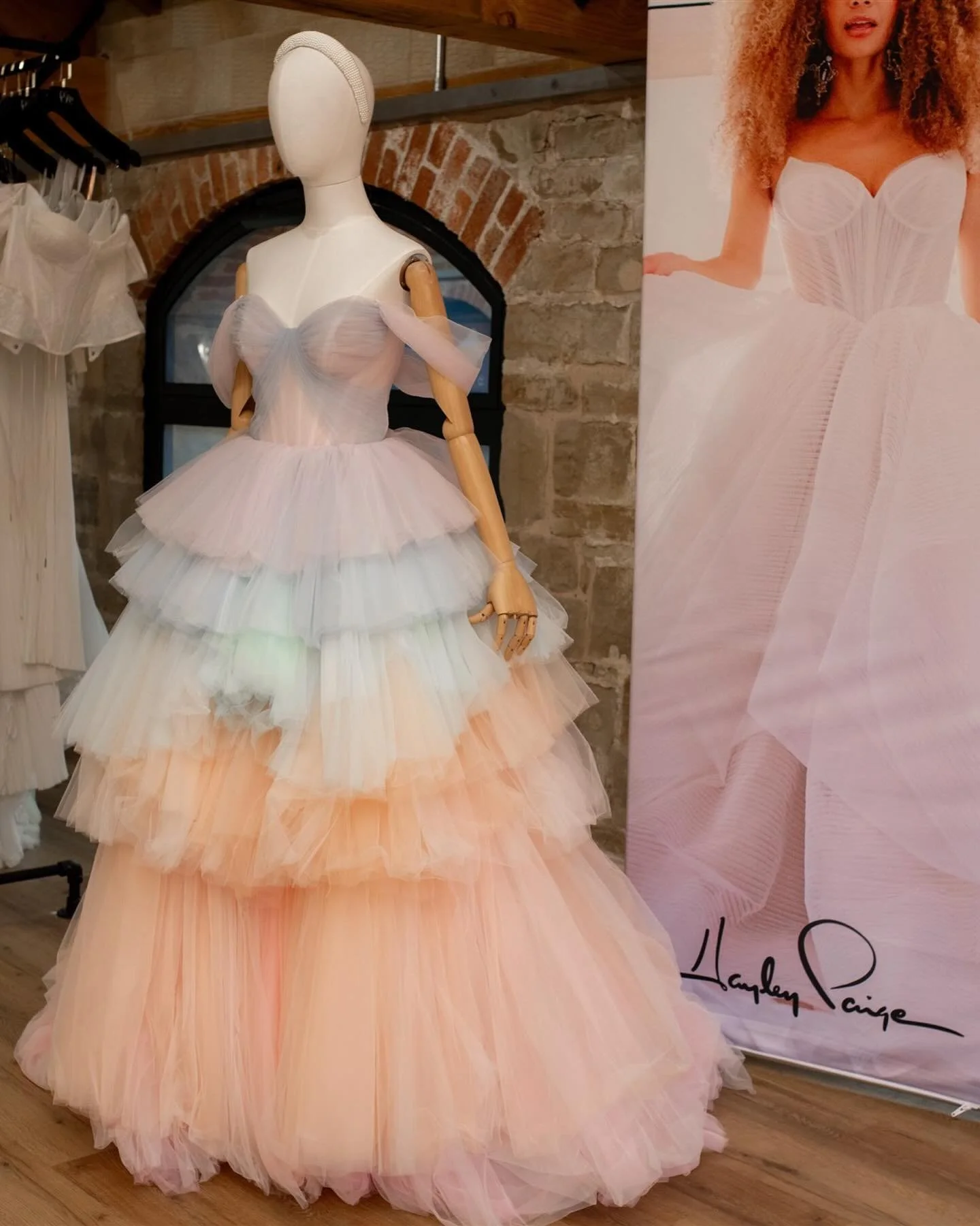 Glow in the dark wedding dress? ICONIC ✨

Twice upon a time by @hayleypaigebride 🦄 
 
Some of the most creative, beautiful bridal designs I have ever seen! Thank you @dottybridal for having me capture moments from your amazing event 📸🩷
