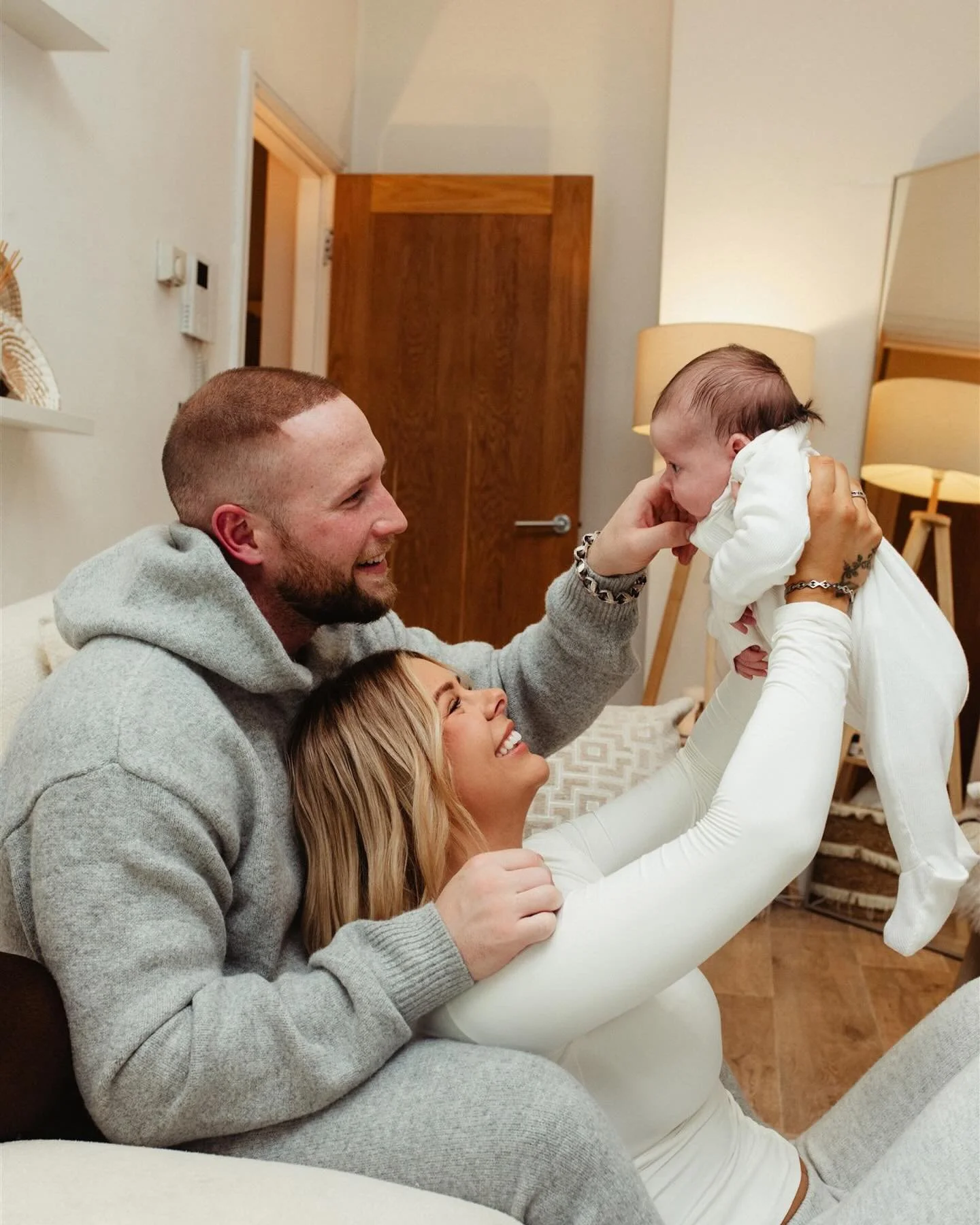 The most wholesome shoot meeting beautiful Baby Boy Wolf 🤍🐺🥹