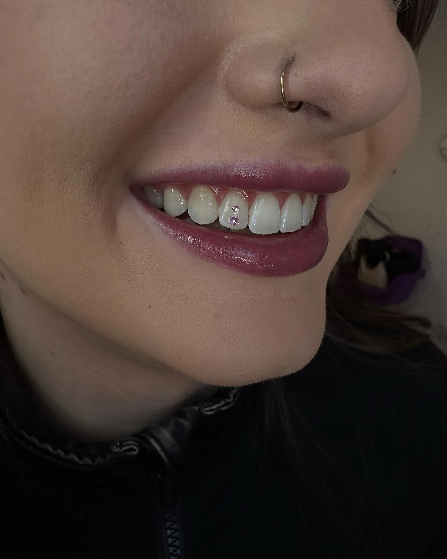 2 AB stacked tooth gems, we went for a bigger crystal on the bottom and a smaller one on the top for a little bit of contrast! 
📍Glasgow city centre 
#toothgems #glasgowtoothgems #toothgemsglasgow #y2k