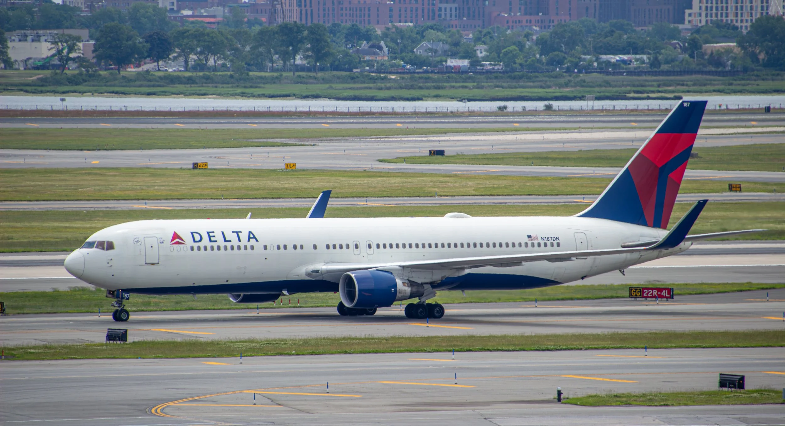 A Delta Airlines Boeing 767-300ER taxiing to the gate after it's short flight from Keflavík