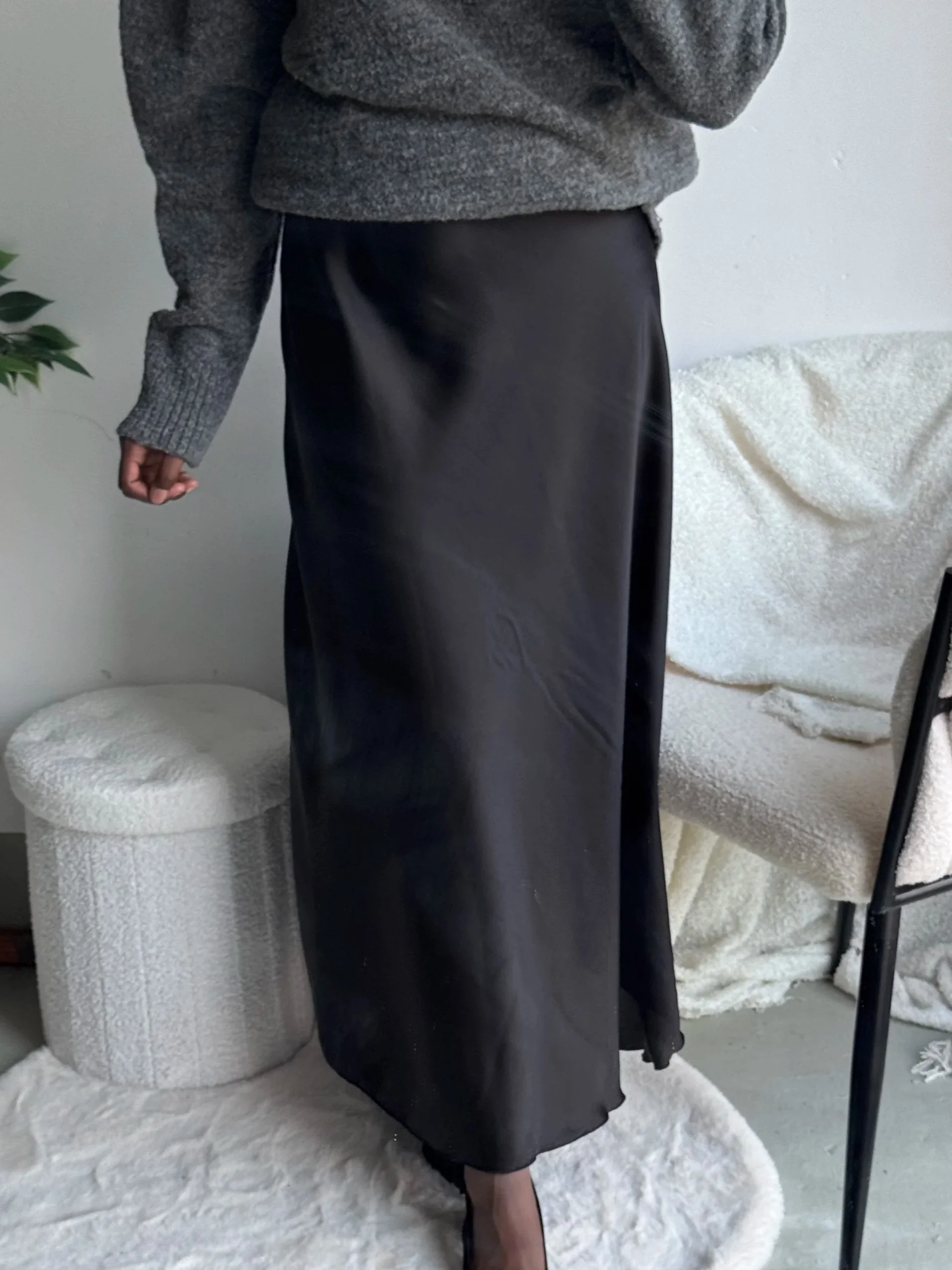 SANA – Satin Skirt in Schwarz