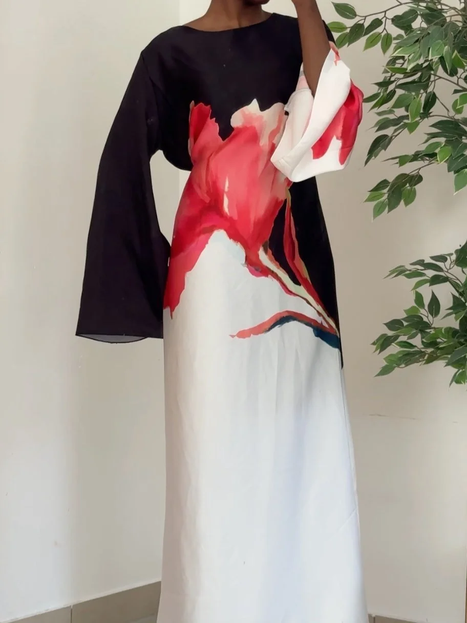 Lanasia - Tulipe Dress - schwarzes Maxikleid verziert mit Blüten