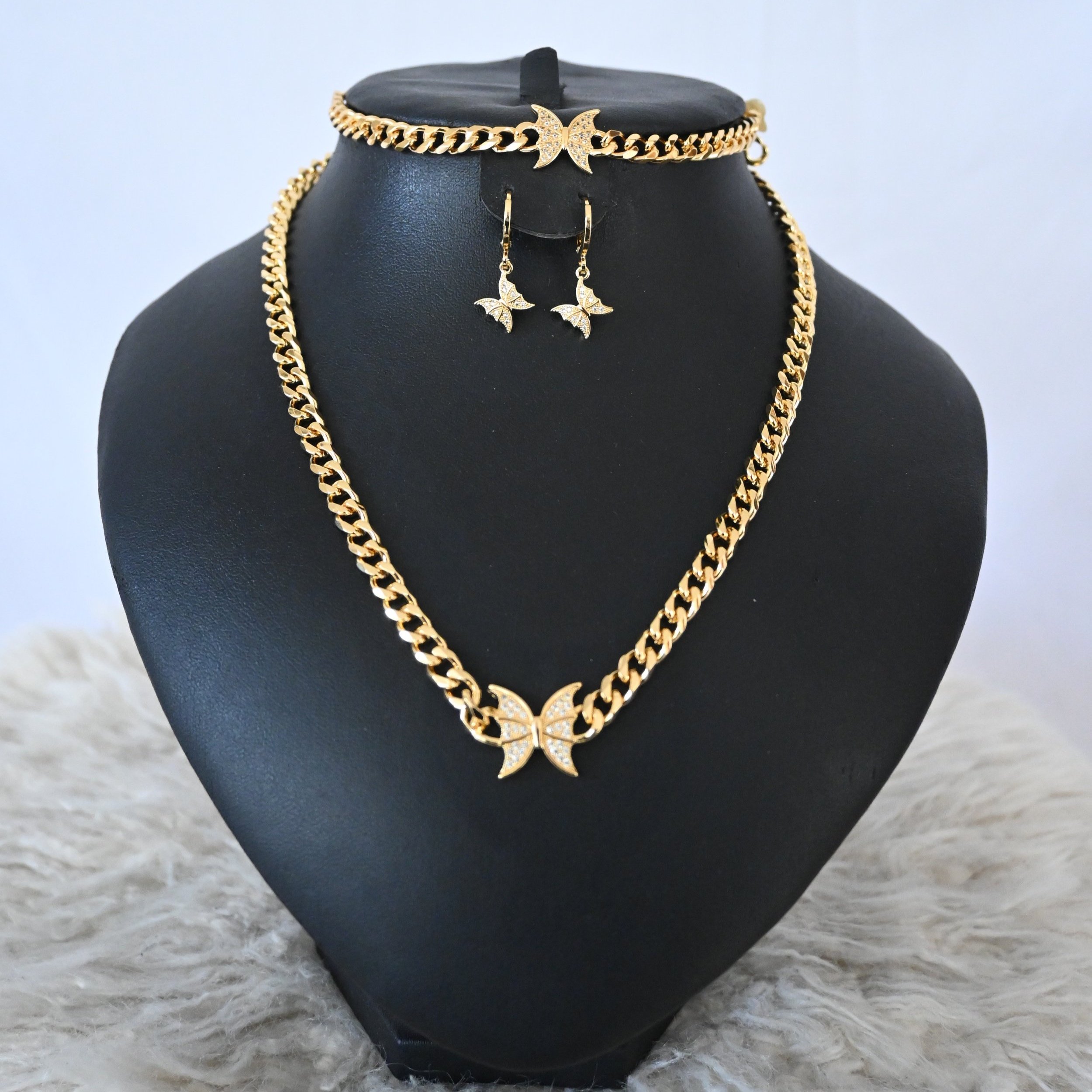 celestial-butterfly-set-goldschmuck-nahaufnahme.jpg