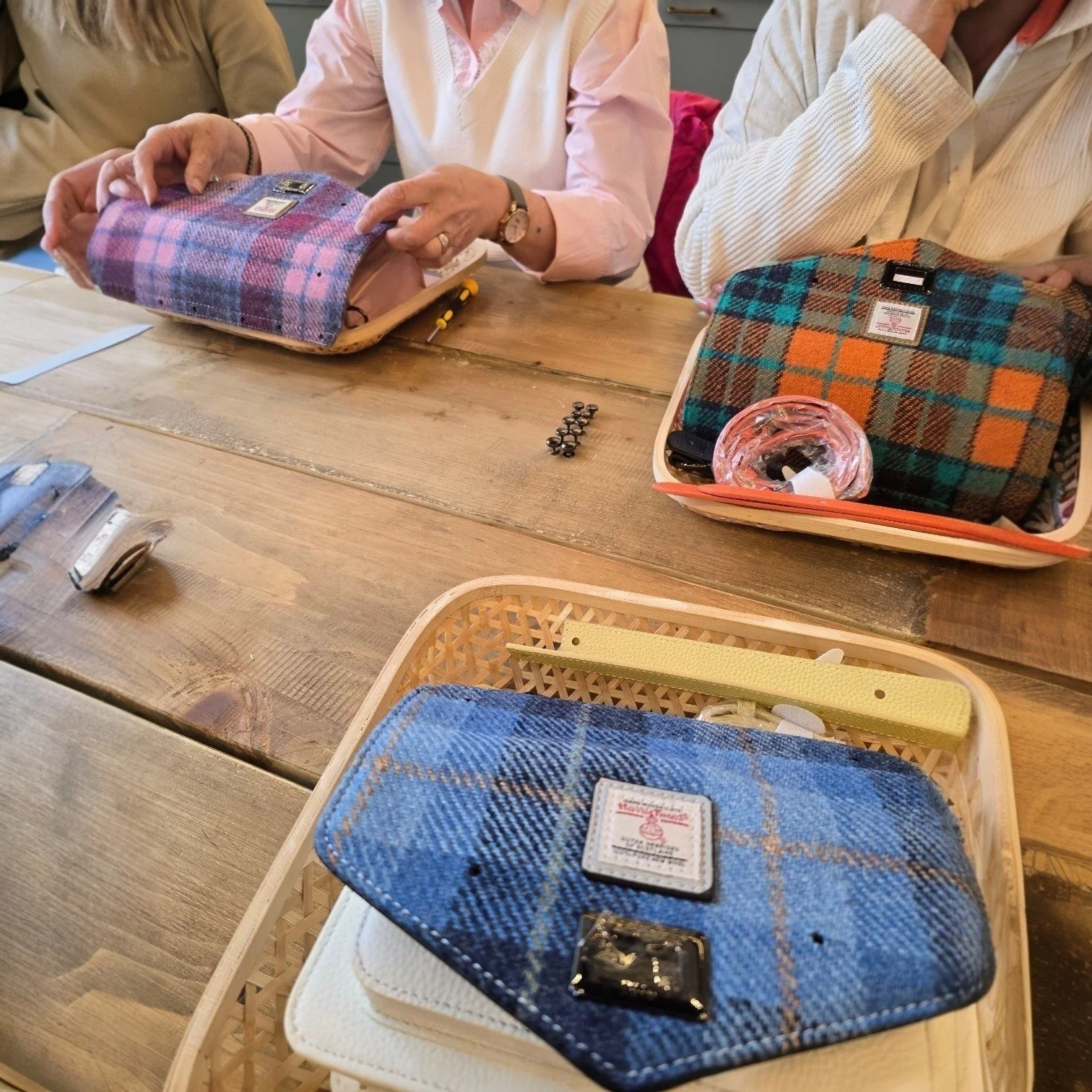 A brilliant day off on Saturday spent at the @islanderukltd 👜✨

We got to design and make our own Harris Tweed bags, choosing the colours and finishing touches ourselves. Such a fun experience. 

Safe to say we're pretty pleased with how they turned