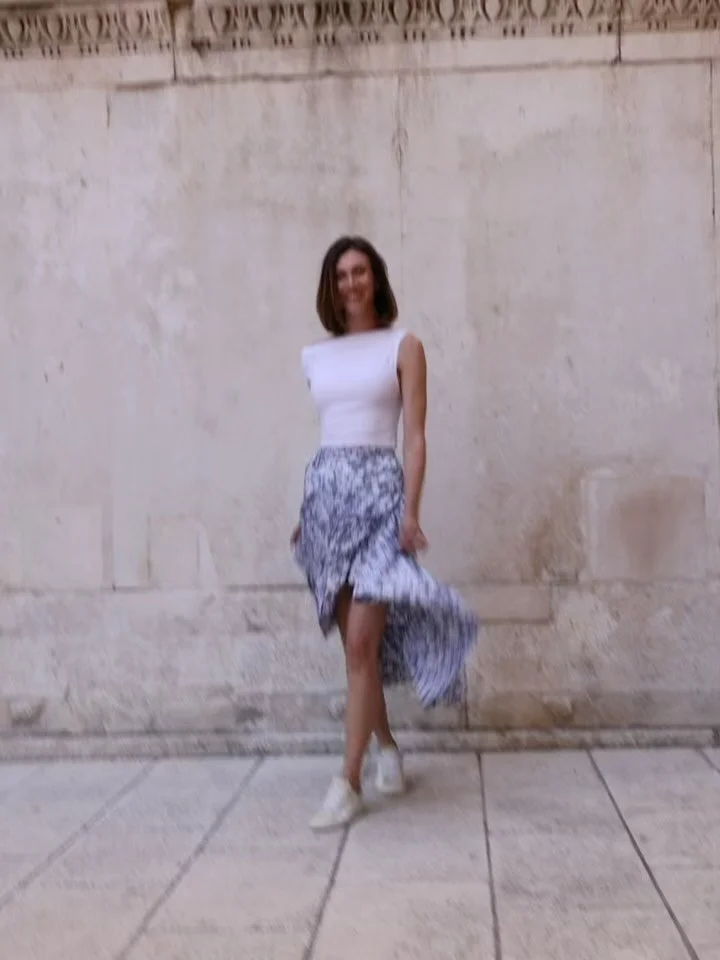 I had a realization this week that made me incredibly proud. 🤍

When I started @thats_a_wrap___ (about 2 years ago!), one skirt in my closet was a big source of inspiration. This skirt had traveled with me all around the world and somehow stayed unw
