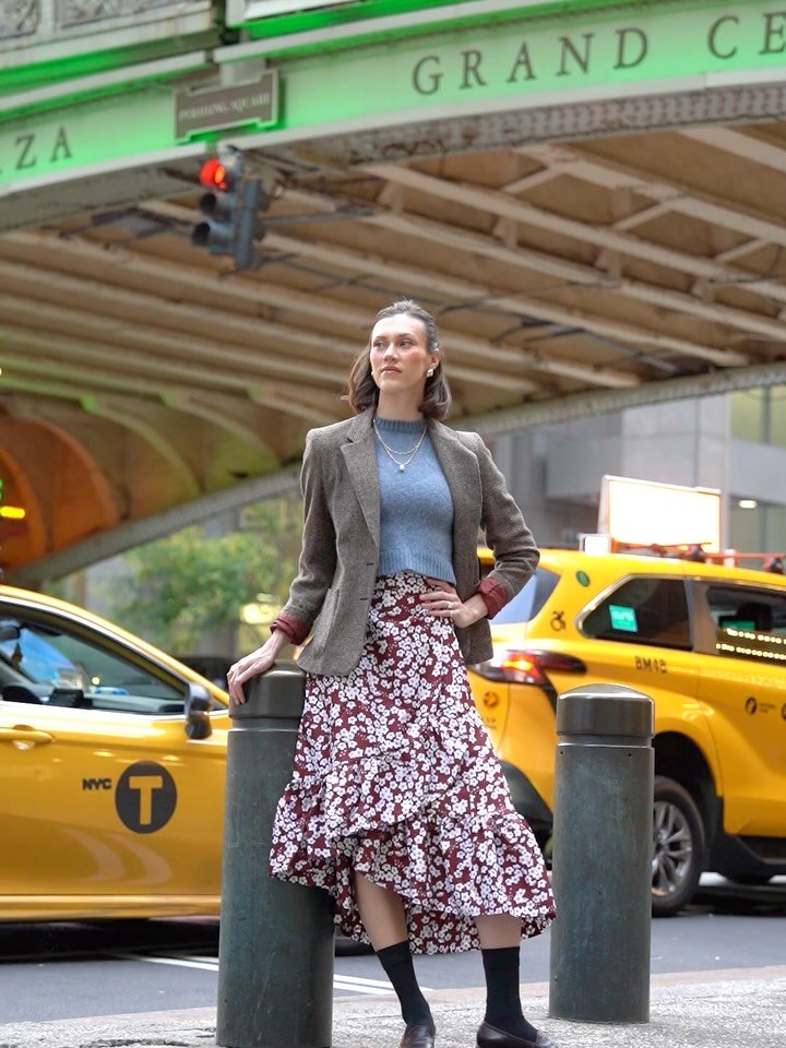 Tuesdays are for being slightly overdressed, thoroughly overbooked, and entirely in your element.

RTO by @thats_a_wrap___ #ReturnToOutfits
