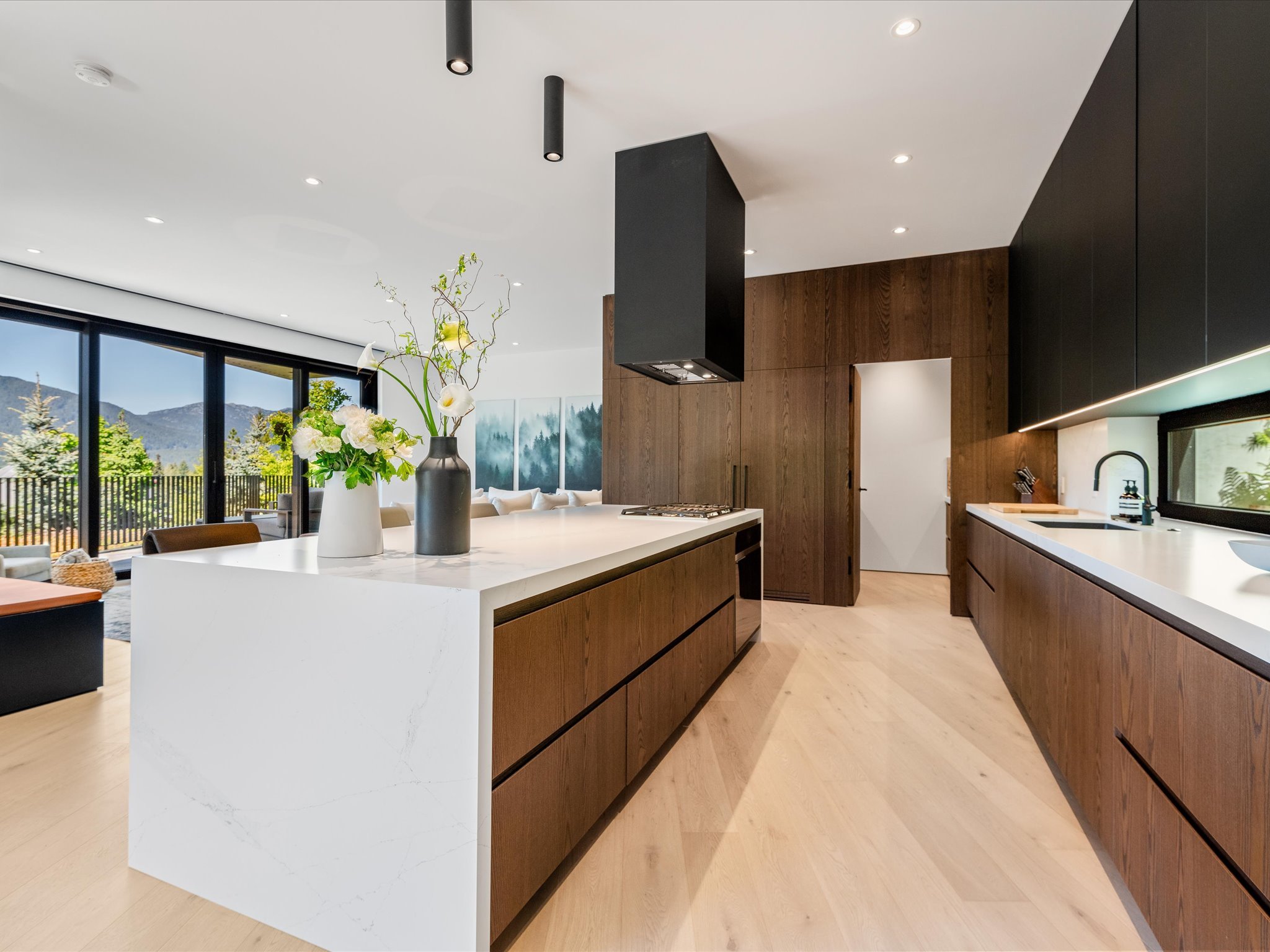 03-3565 Falcon Crescent 03.jpg