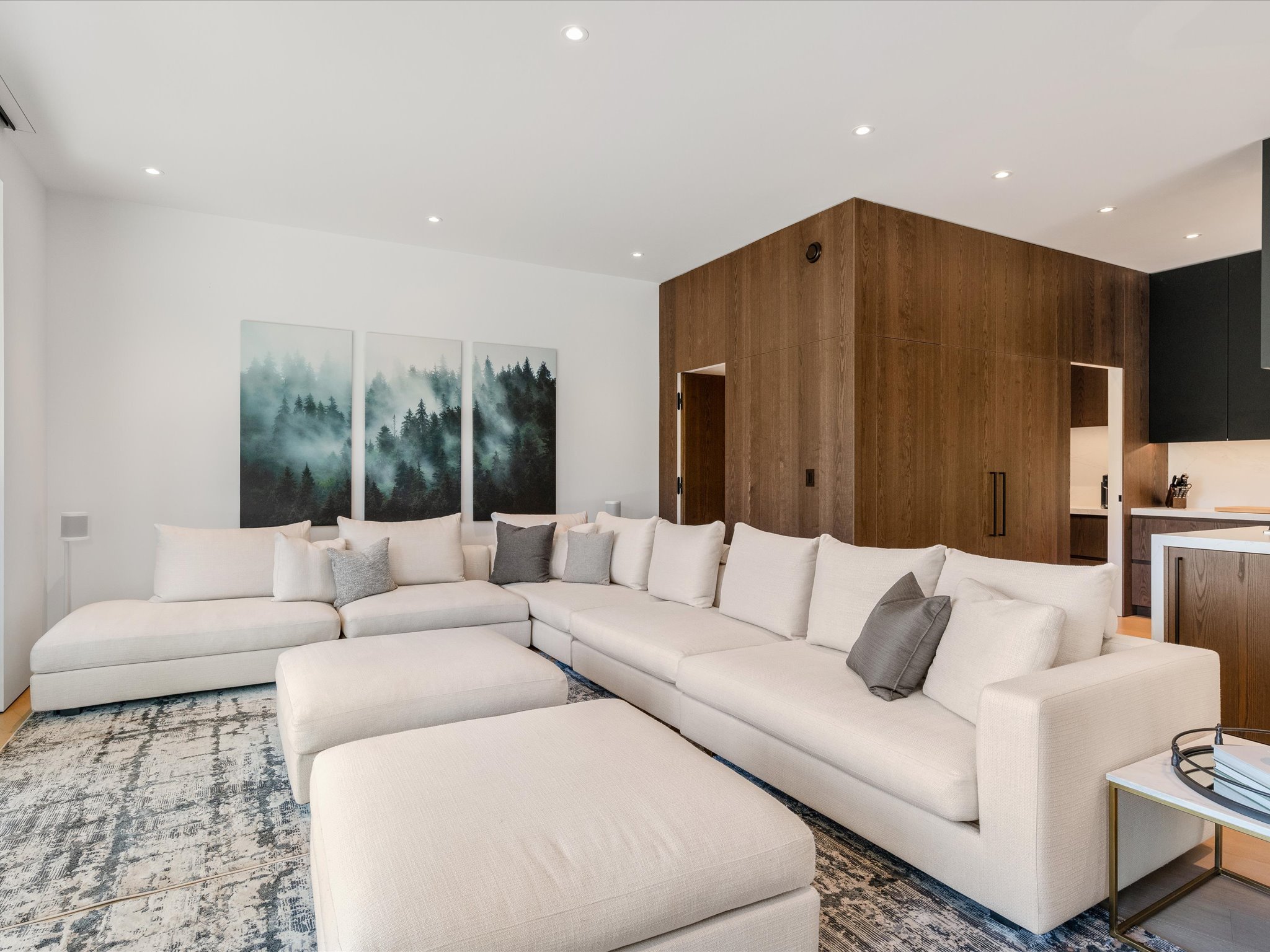 12-3565 Falcon Crescent 12.jpg