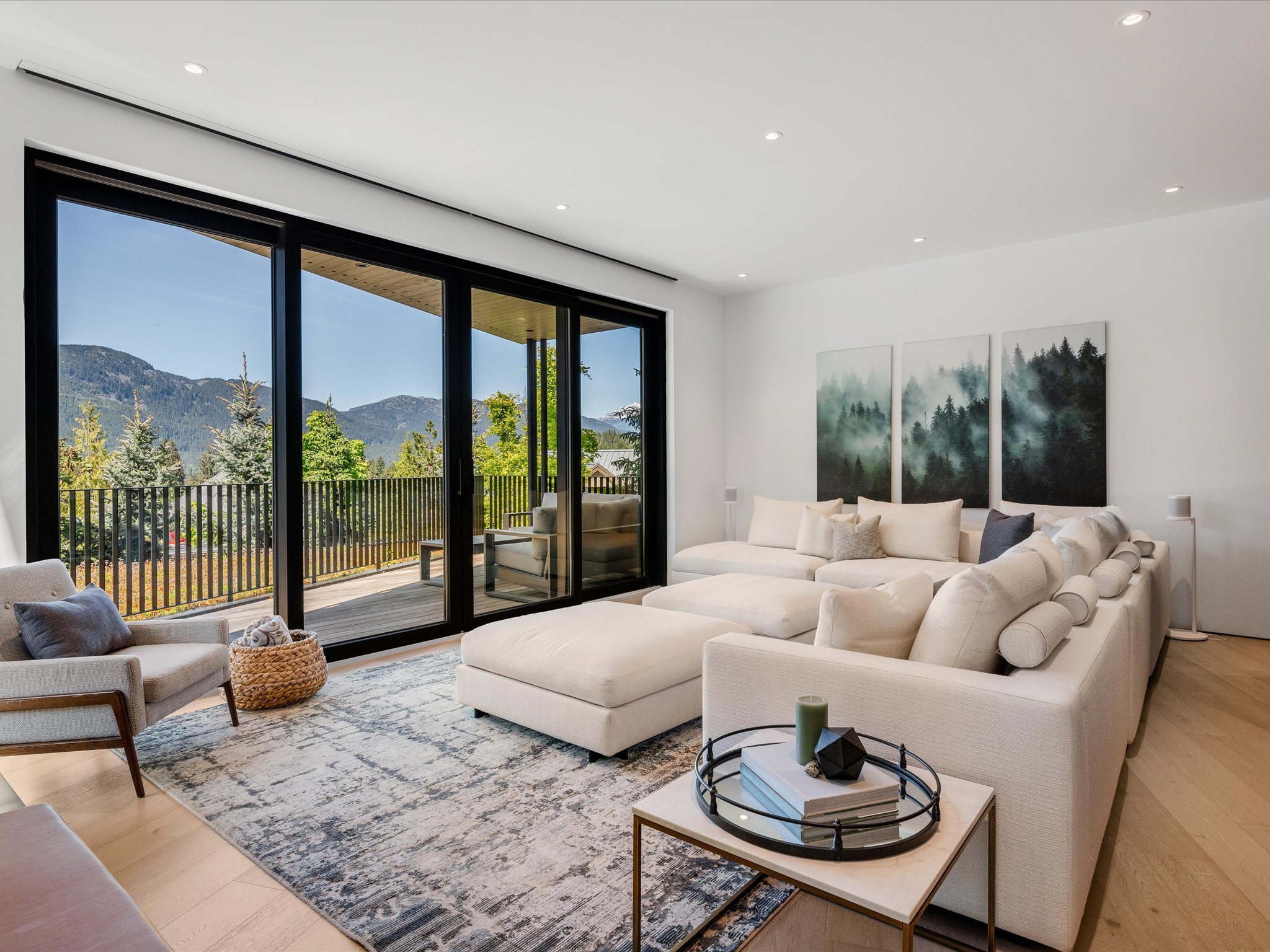 11-3565 Falcon Crescent 11.jpg