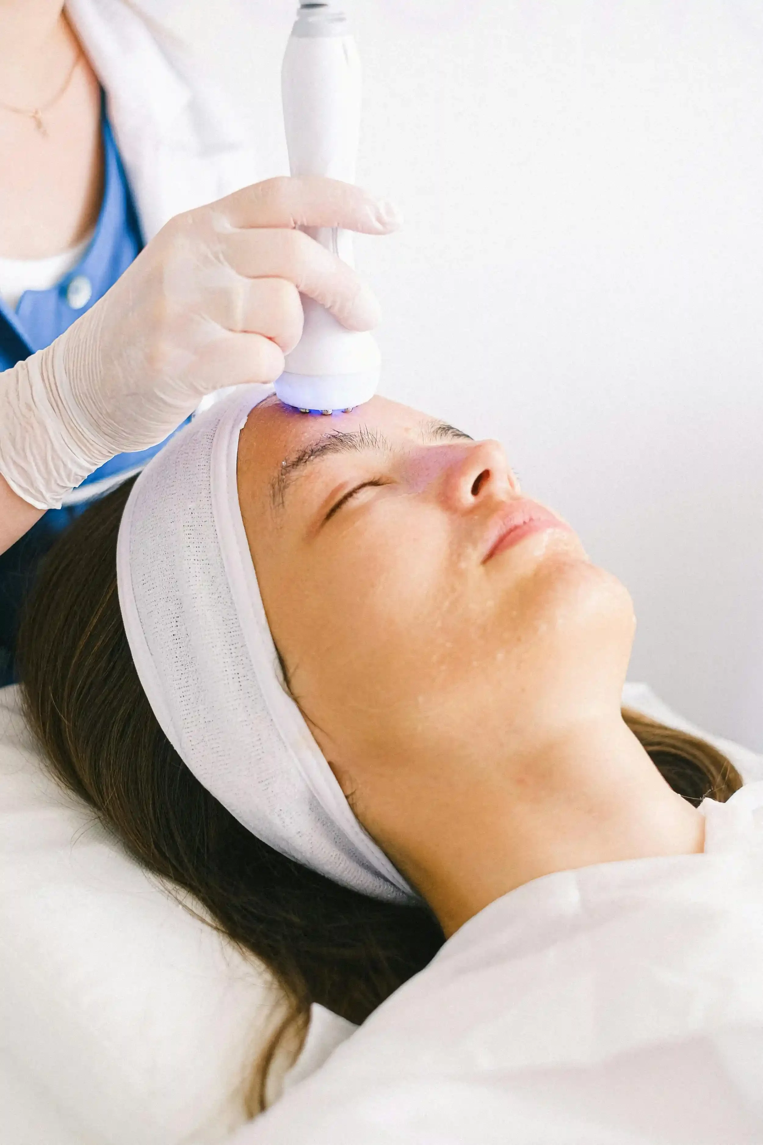 Tratamiento facial Hydraglow para hidratación profunda y limpieza facial en Badalona Barcelona