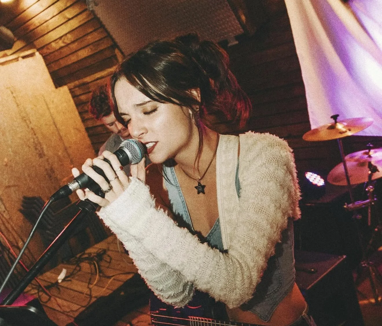 LIVE MUSIC: MADDY TAYLOR