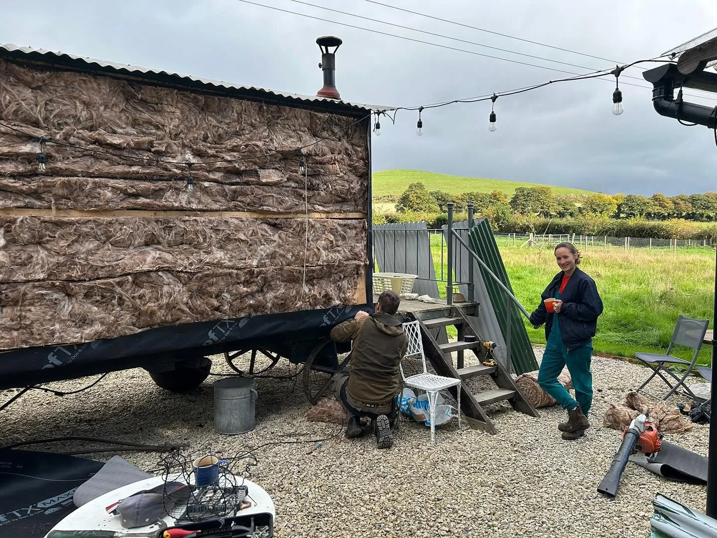 Woody the Hut is getting all wrapped up for winter! πβοΈ
With a bit of help from our lovely friend (paid in shepherd’s pie, of course!), we’ve been busy adding insulation to the floor and sides of this original shepherd’s hut &mdash