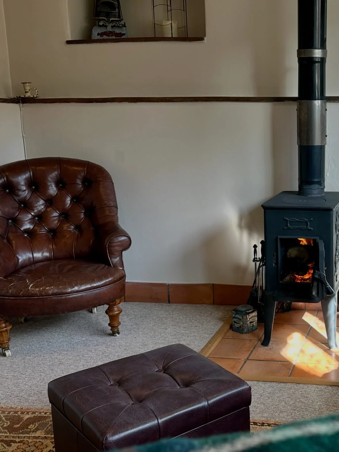 Two weeks of winter rain = the perfect excuse to give our spaces some love 🎨✨
Fresh paint, new energy, same rustic charm.
Wheelwrights Cottage got a gorgeous pop of Tuscan Red by Little Greene, while Woody the shepherd&rsquo;s hut feels even more se