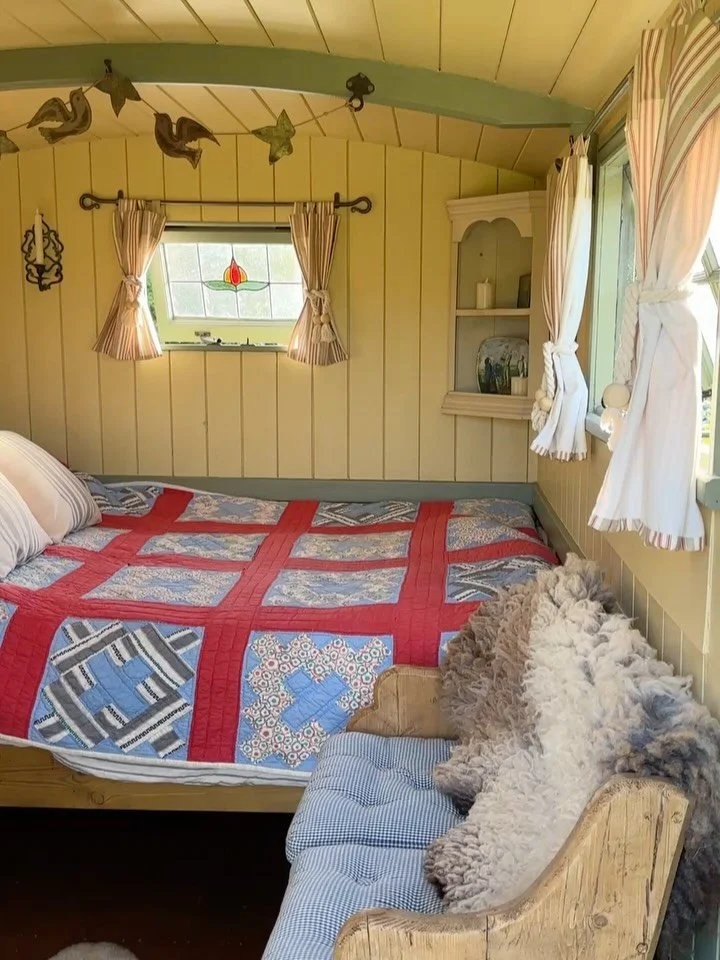 Your own private slice of the countryside at The Old Forge 🐴✨

Soak in the hot tub, fire up the BBQ silo, watch the horses &amp; chickens wander by, and enjoy uninterrupted rolling hill views. Perfect for couples, families, friends &mdash; and dogs 