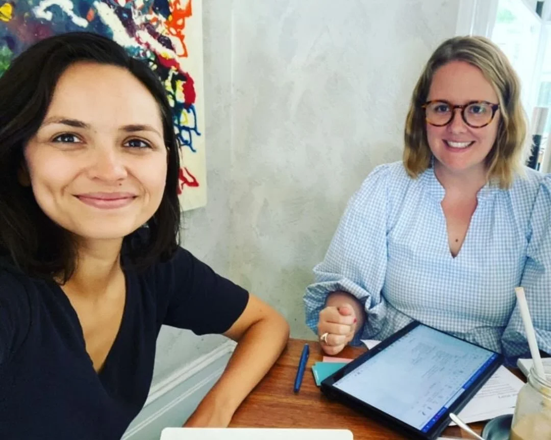 How it started vs how it&rsquo;s going 💖
&nbsp;
Happy 5-year birthday to us 🥳
&nbsp;
Throwback to @anitaurora and @georgieniel in the OG &ldquo;office&rdquo; aka a cafe. Now half the sleep &amp; twice the chaos with kiddos 😴, but in our real-life 