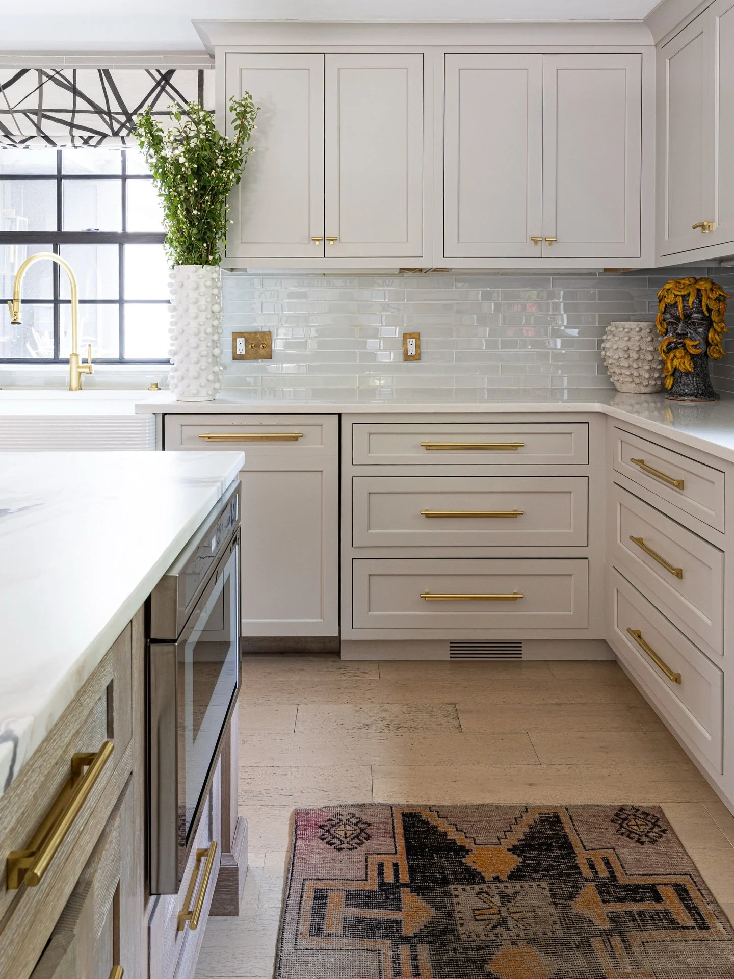 The kitchen, the heartbeat of the home. A space for nourishment, creativity, and conversation. 

#kitchendesign #heartofthehome #everydaymoments #homedetails #warmandwelcoming