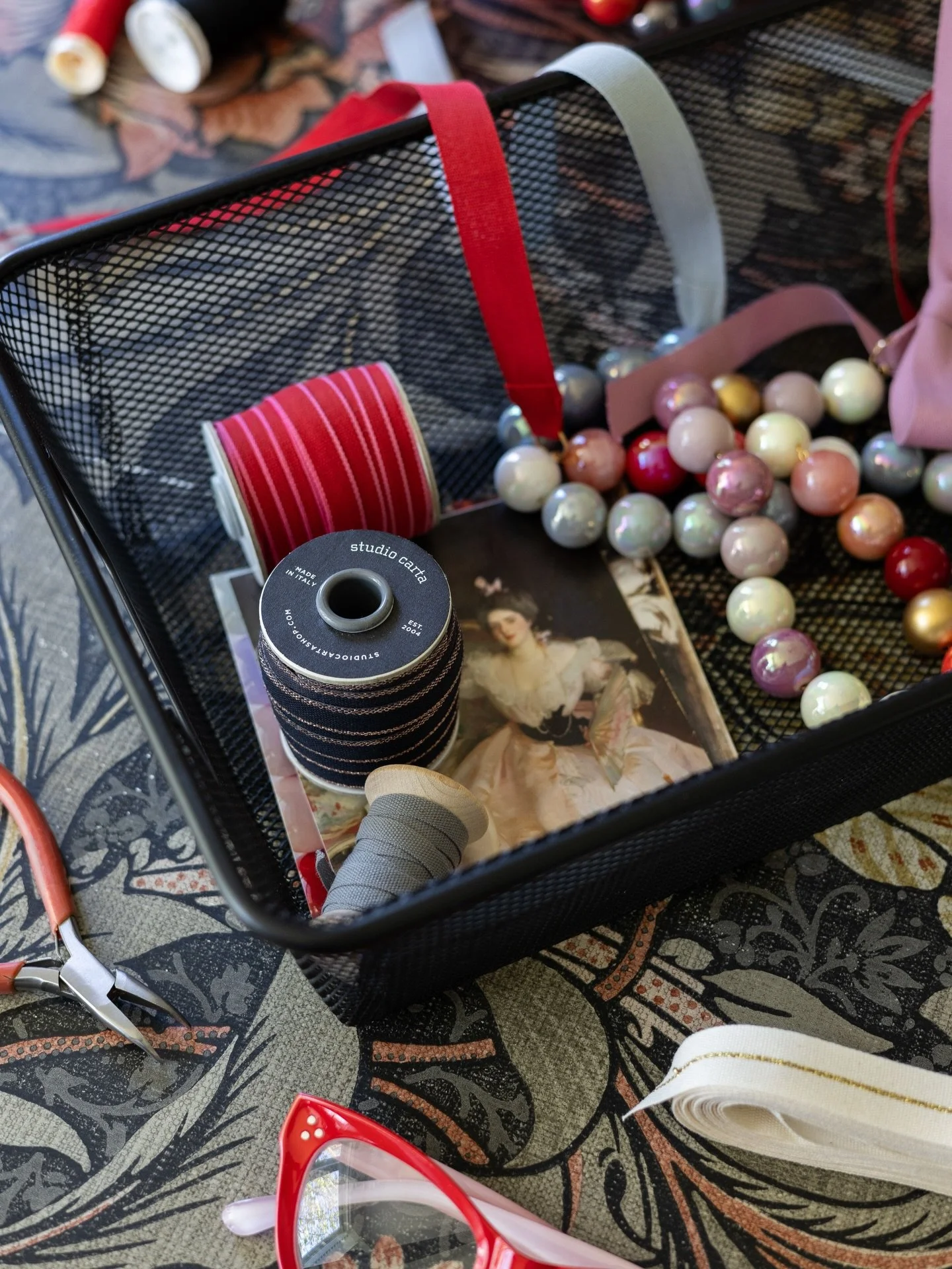 A throwback to my collaboration with the talented @claireh_curated and @beatricesanninobea. I'm passionate about capturing makers' and stylists' carefully curated collections for beautiful flatlays.

#curatedwithlove #jewlerydesign #makersofinstagram