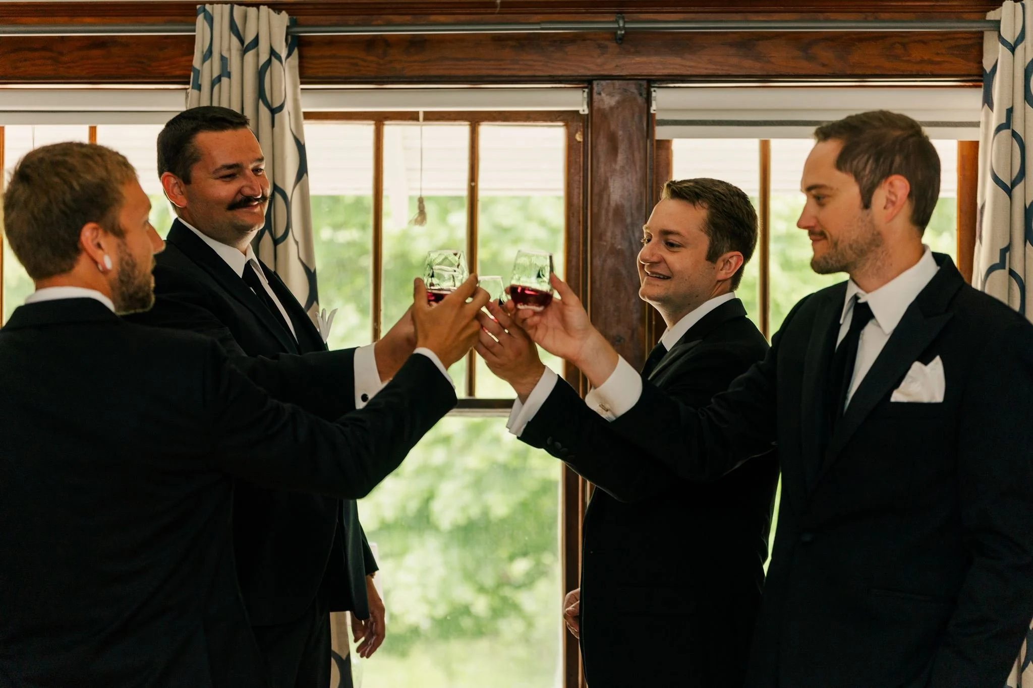 groomsmen-getting-ready-felt-mansion.jpg