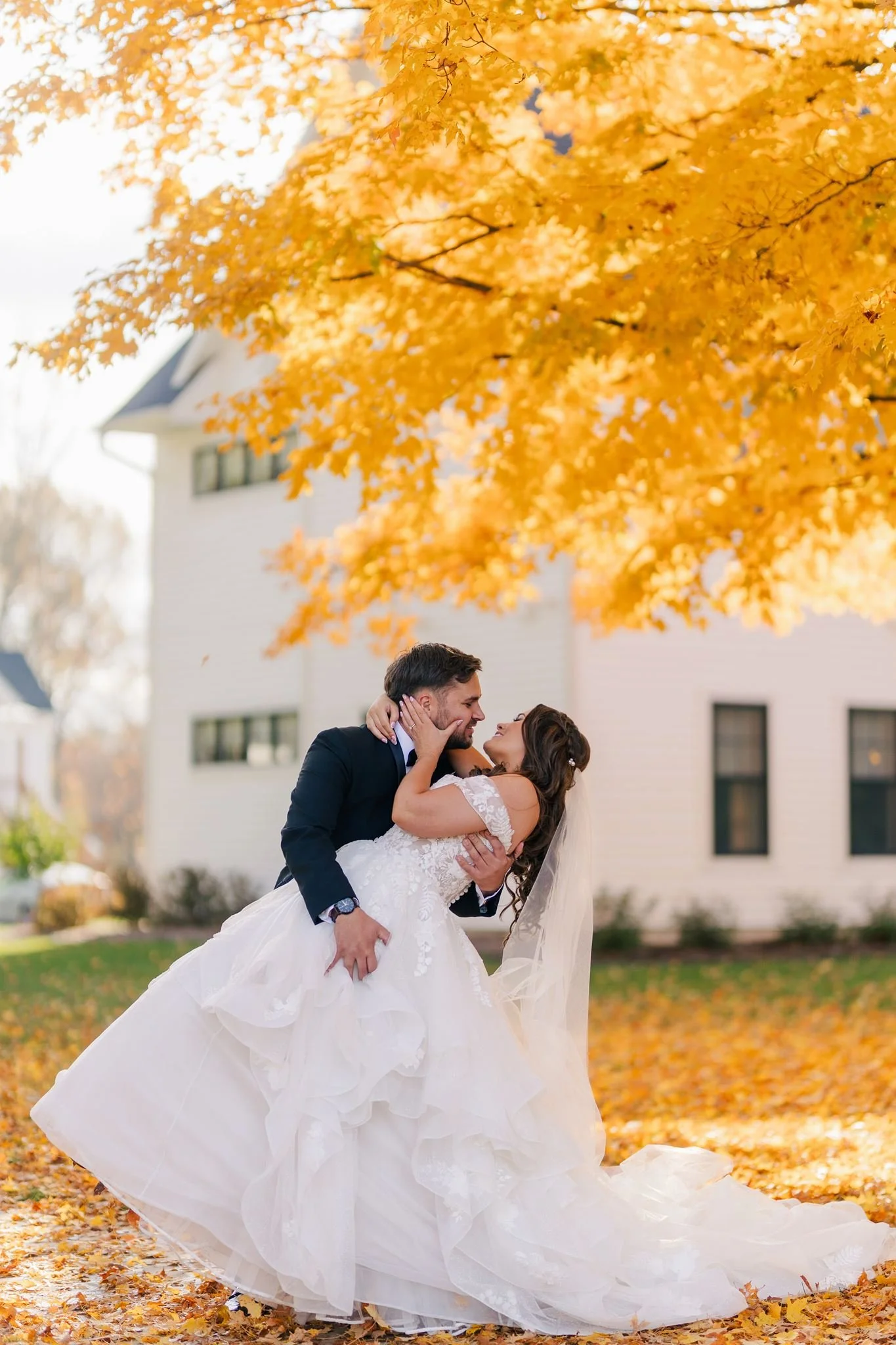 Bay Pointe Inn: A Lakeside Wedding Venue on Gun Lake, West Michigan