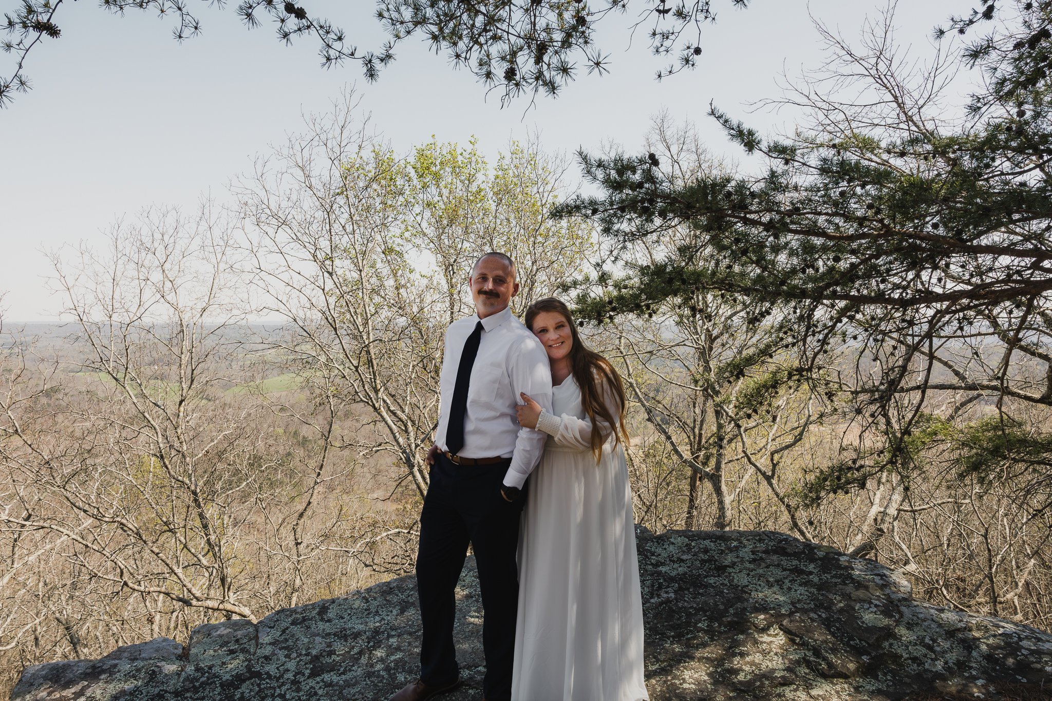 Alabama wedding photographer captures couple at intimate overlook wedding