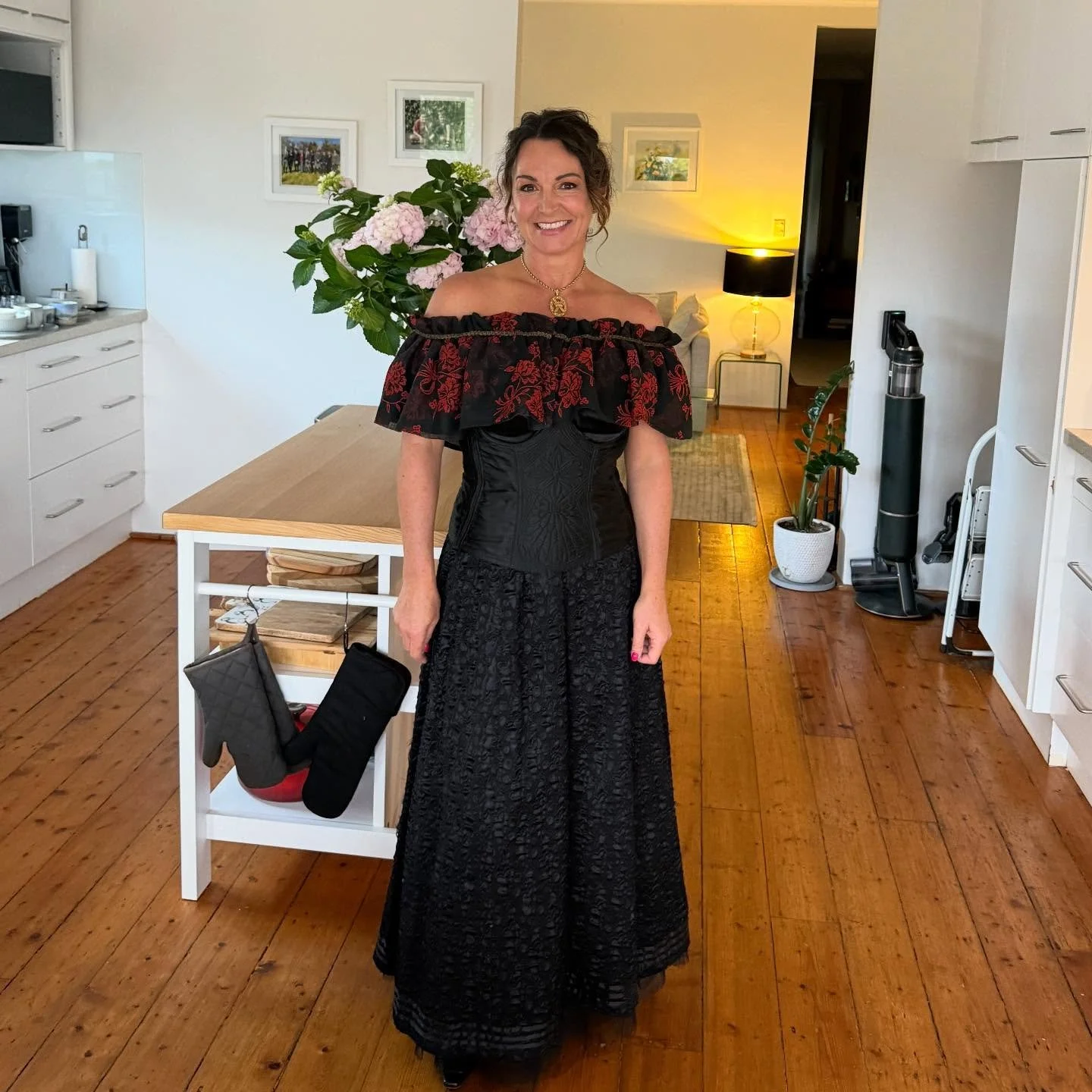 Off I go to speak on the Med Diet and extra virgin olive oil at the Italian embassy gala dinner -
Theme Il Gattapardo the famous movie about Sicily in late 1800s hence the period costume&hellip; courtesy of Disney Studios vintage clothing department!