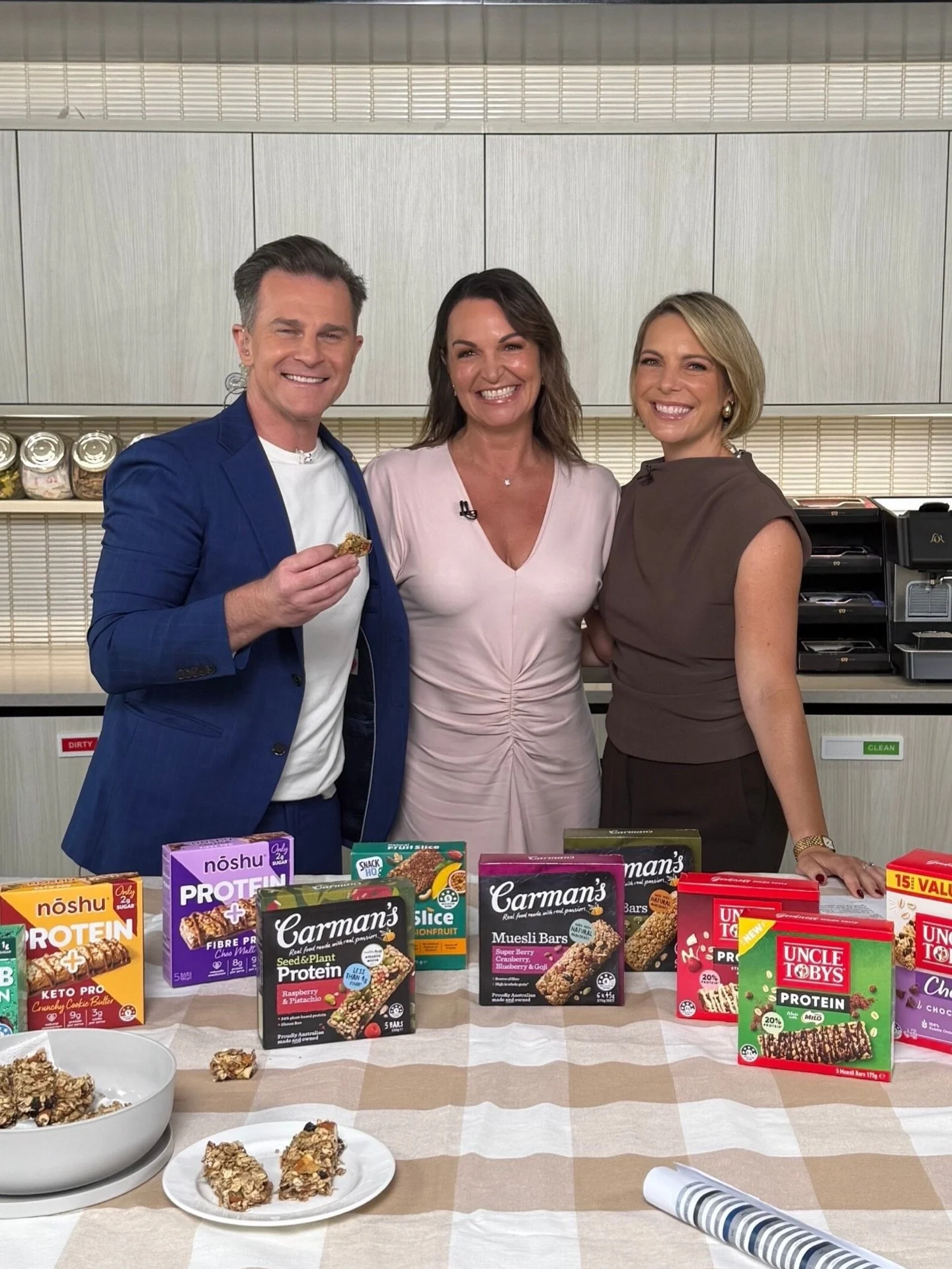 What to look for in a muesli bar = at least 3G fibre per bar and <10g sugar (higher end of the range ok if it contains dried fruit, without fruit look for <5g). Read ingredients list - oats, other wholegrains, nuts and seeds should be main ingr