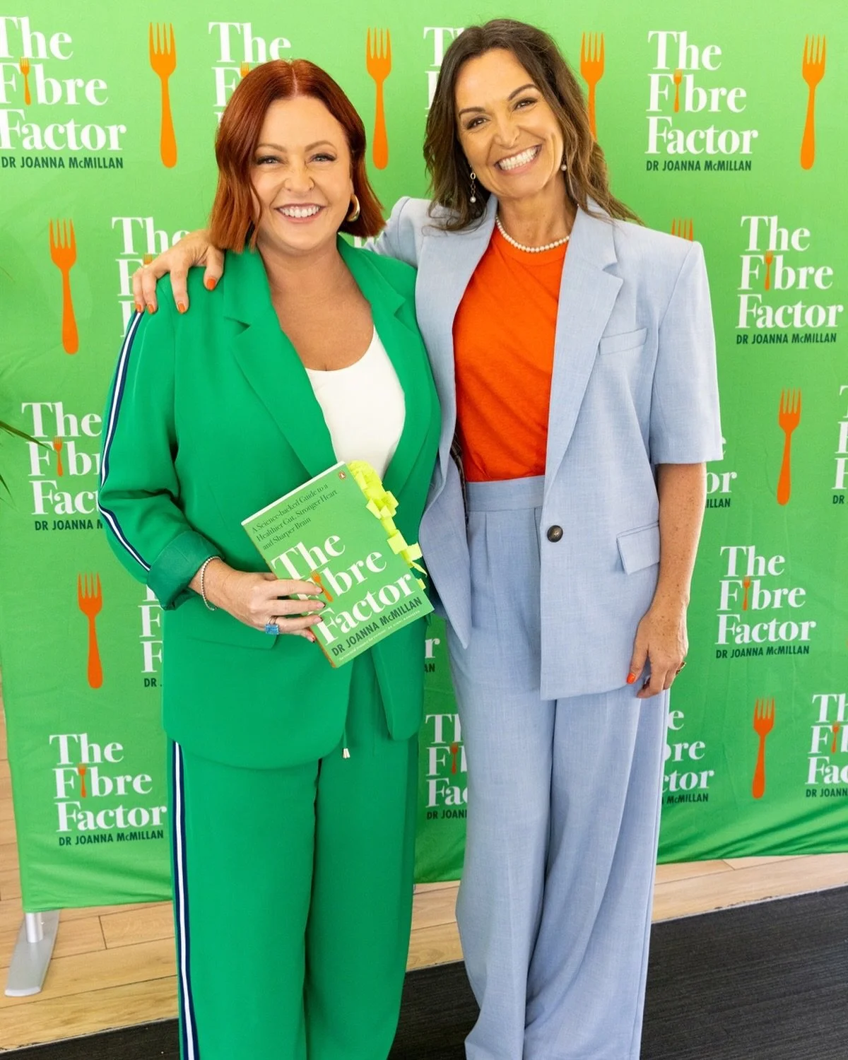 When you ask @shellyhorton1 to MC your event she puts in the work&hellip; look at those post-it&rsquo;s in her copy of my book! 😳💪🏼 🙌 You are the best Shel thank you for being my wingwoman 🙏😘 
#thefibrefactor #booklaunchevent #womeninspiringwom