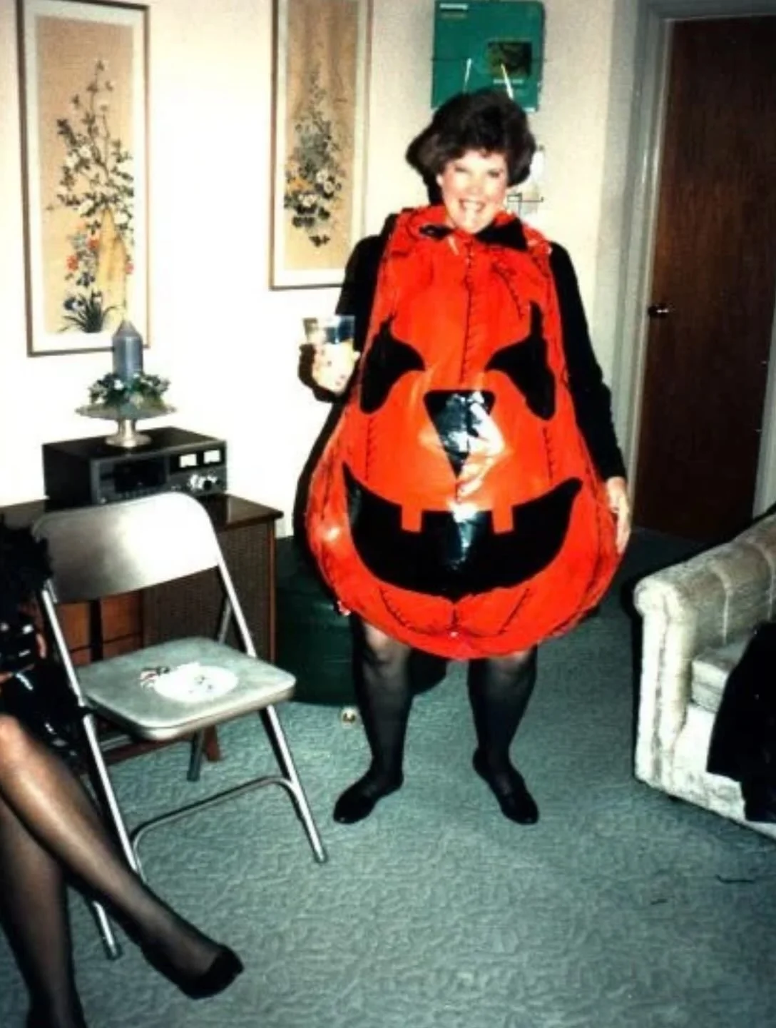 Gay Halloween sometimes means dressing up as a Jack-o'-Latern 🎃🖤

A gay Halloween party, 1990s
Image sourced via GayInSacramento.com