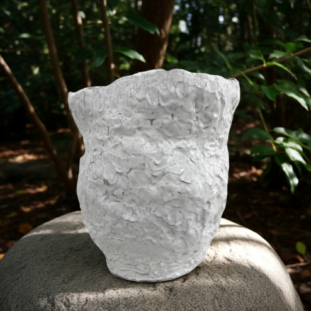 Sculptural vase 10, Salamandra