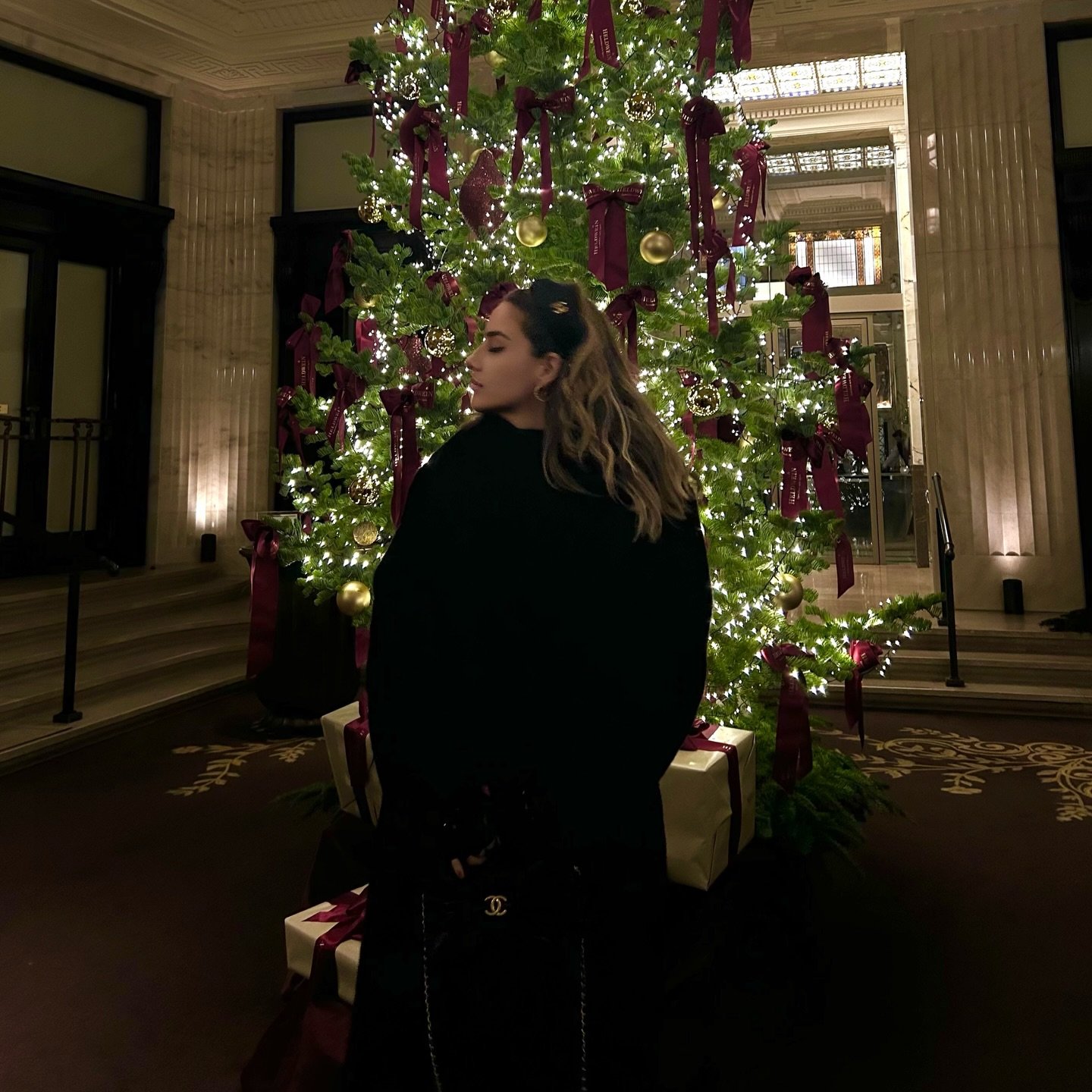 Jumping back to Vienna, busy month ahead, many destinations, many reunions. Ending this year the way I seem to live it: on the road, in between places, but deeply rooted in people.

These days are filled with meeting old friends. So many of us came h