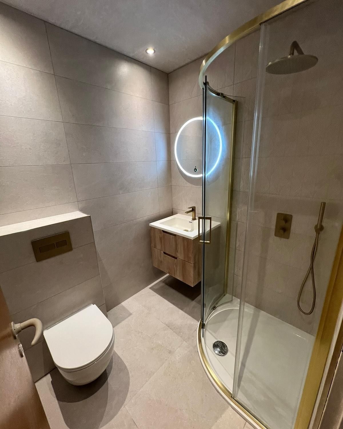 Another week, another bathroom remodel completed ✔️ 
&bull;
Swipe for the before 📸
&bull;
#johnstownbridgeconstruction #bathroom #design #showerdesign #construction #stylish #modern