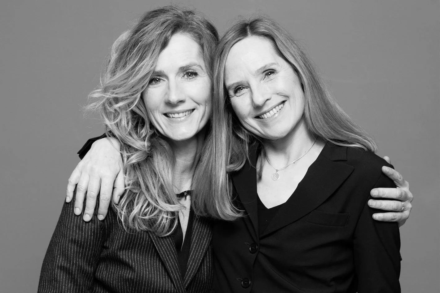 Portrait von Telsche Braren und Susanne Gröhnke, die Inhaberinnen und Designerinnen von HELLO