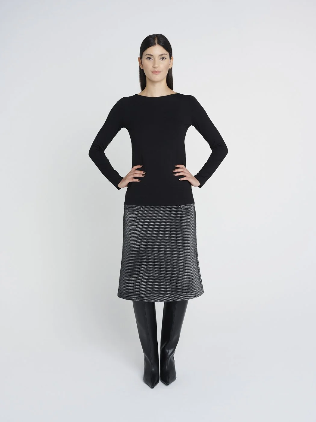 Schwarzes Langarmshirt für Damen mit rundem Ausschnitt, schmal geschnitten