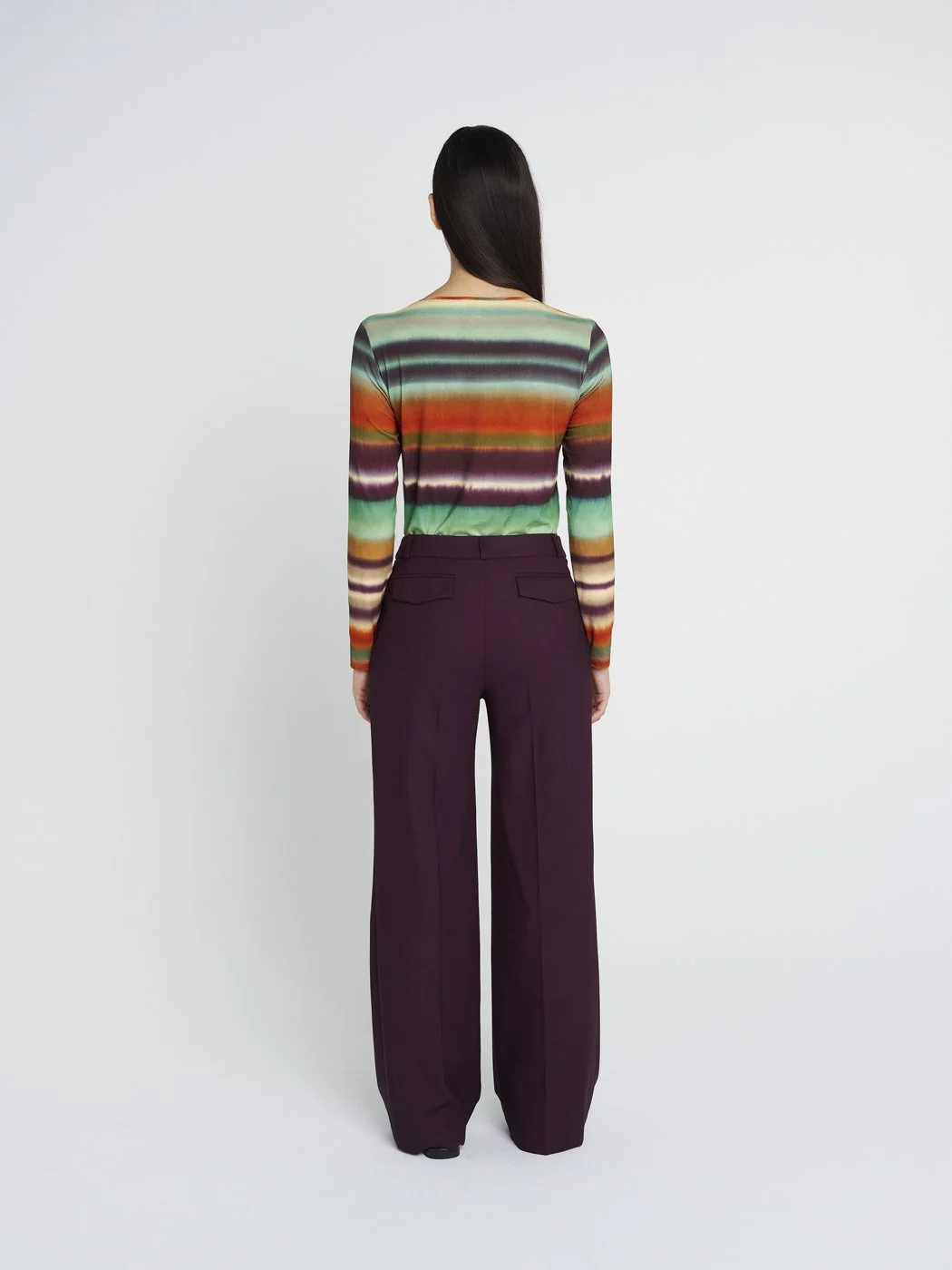 Lässige Anzughose, smart-casual mit weitem Bein aus Schurwolle in bordeaux.