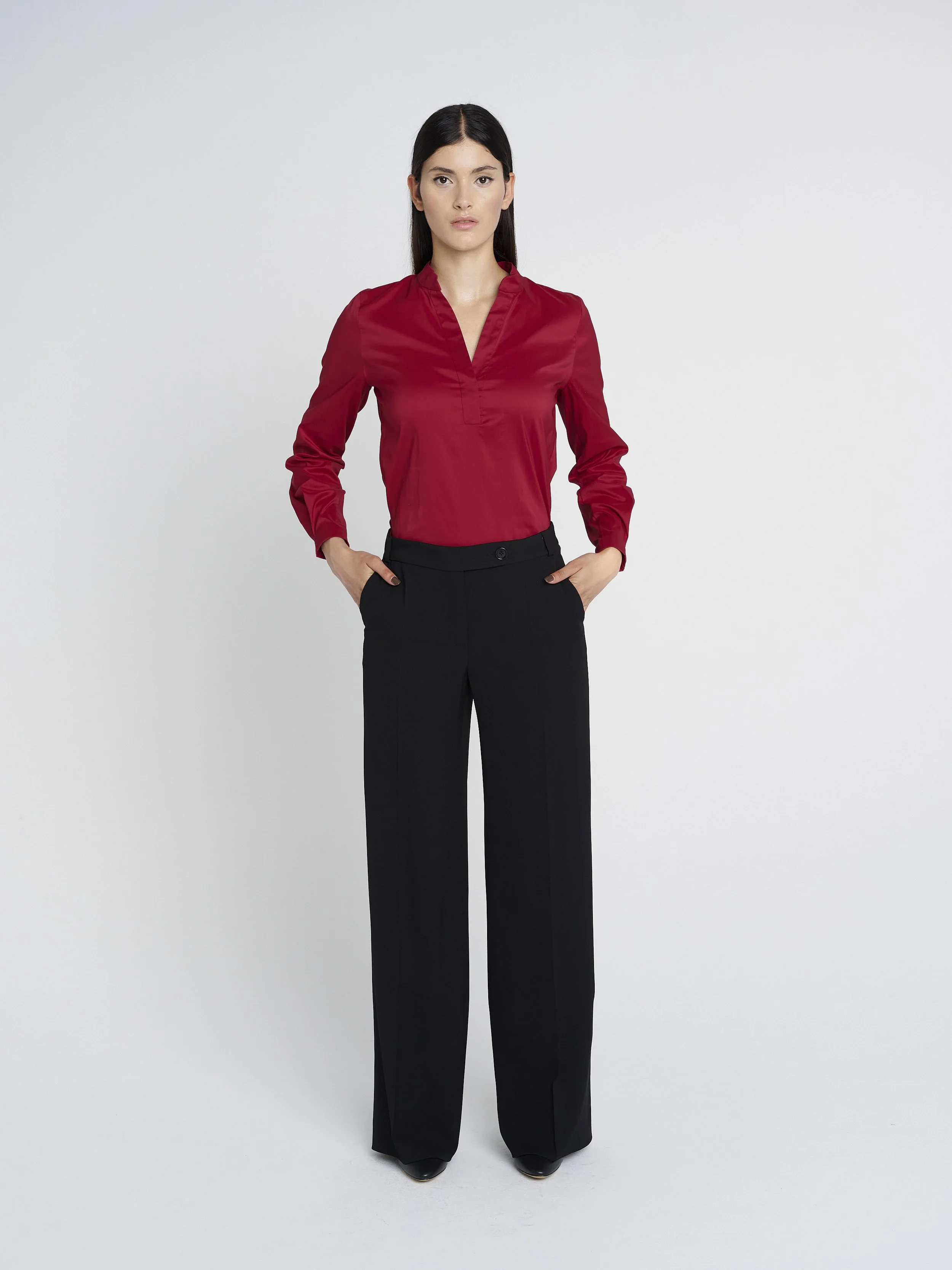 Sportliche Bluse, legere Passform mit Tunika-Ausschnitt aus elastische Baumwolle in rot.