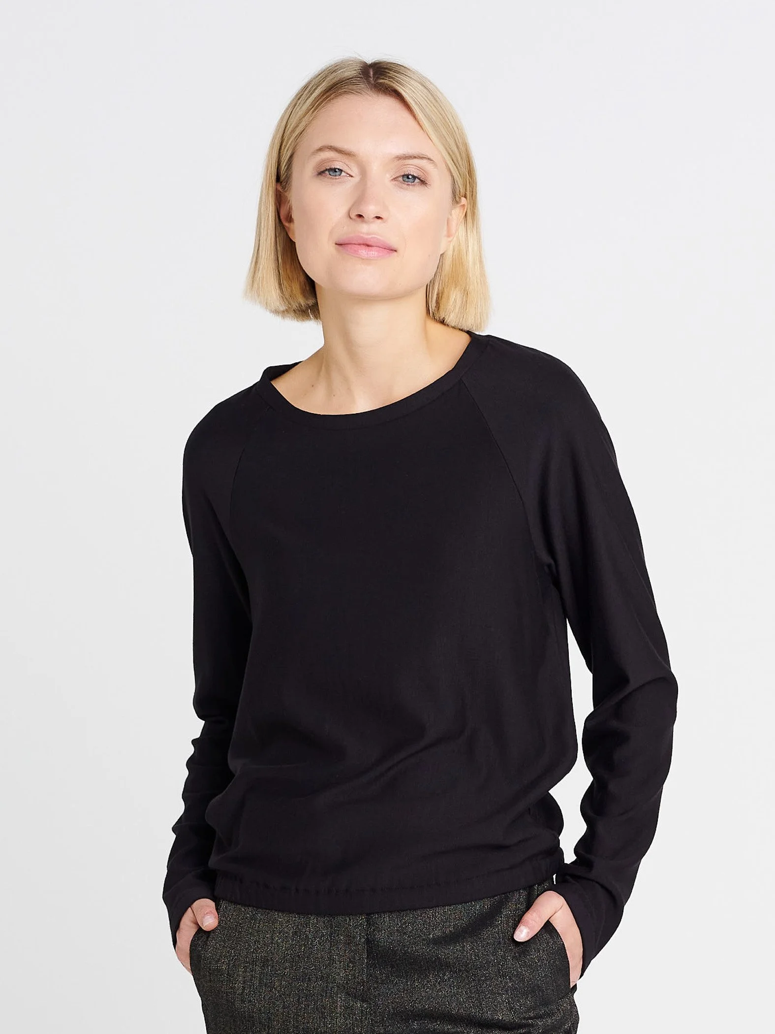 Weicher Damen-Sweater mit Rundhalsausschnitt aus Jersey in schwarz
