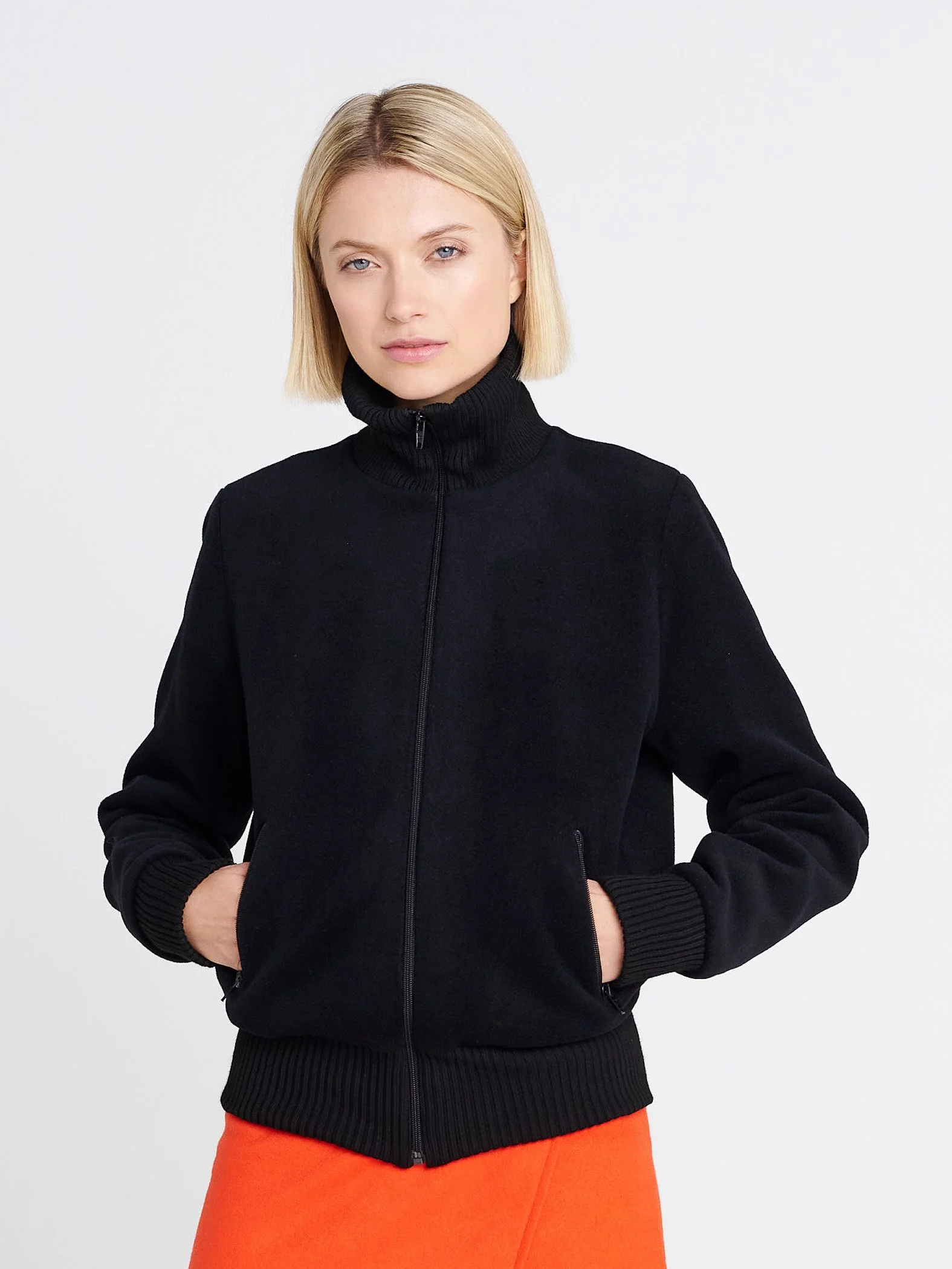 Gemütlich, weicher Outdoor-Blouson mit Strickkragen und Taschen in schwarz