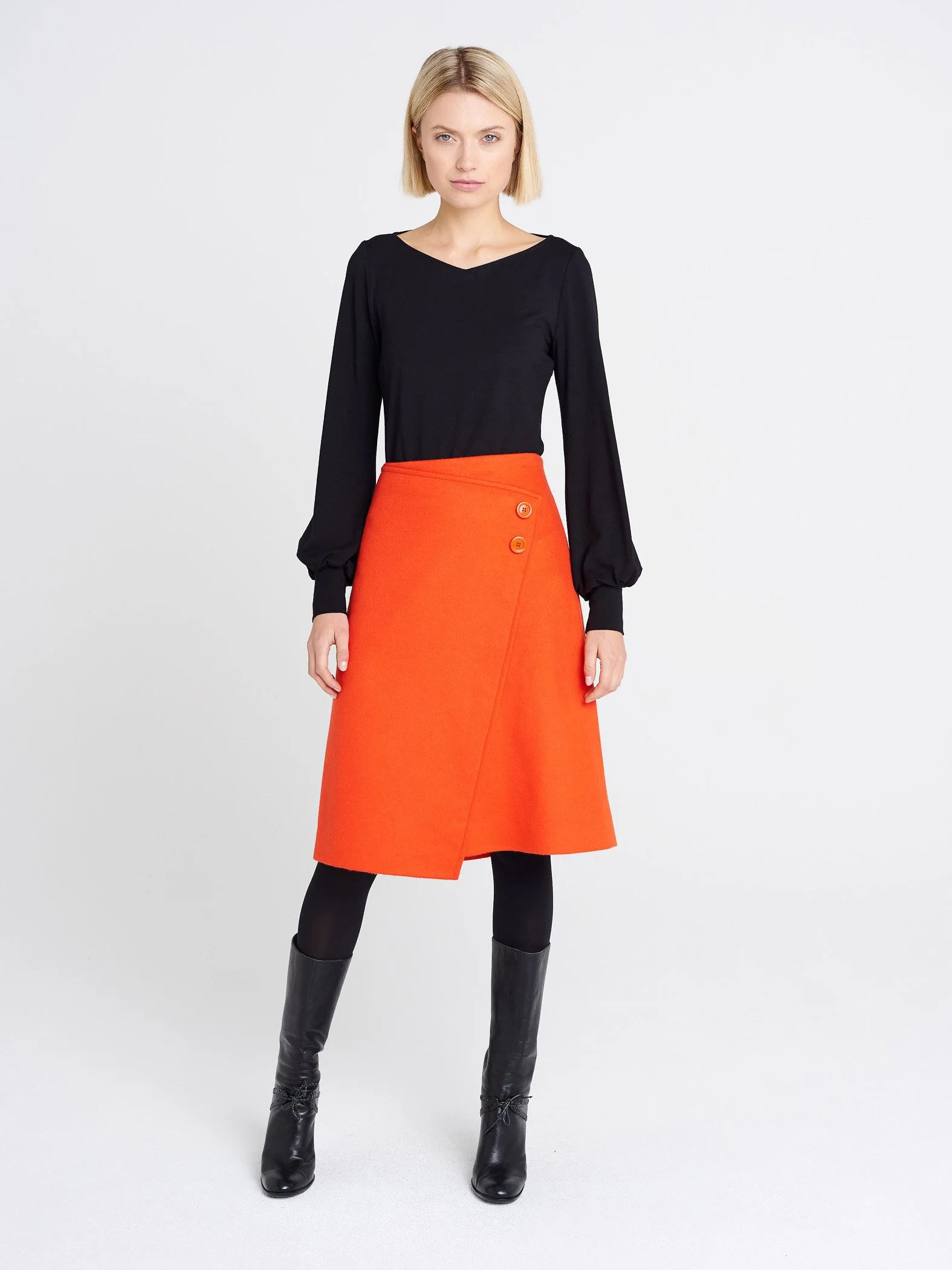 Lässig-eleganter Knielanger Damenrock mit Wickel-Optik und Knöpfen in orange