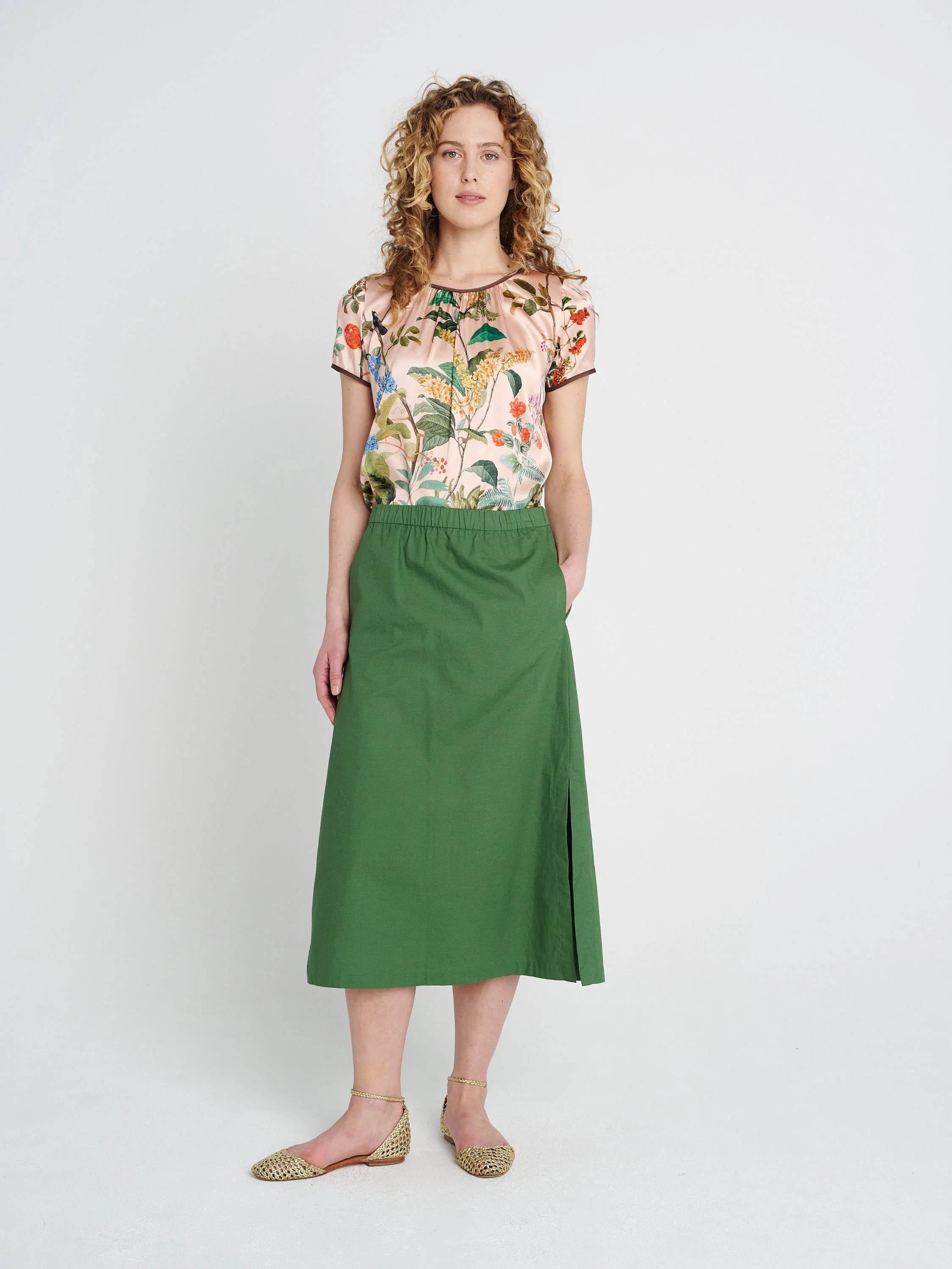 Weiter Sommerrock mit Gummi Bündchen und Taschen in grün, Schlitz an der Seite