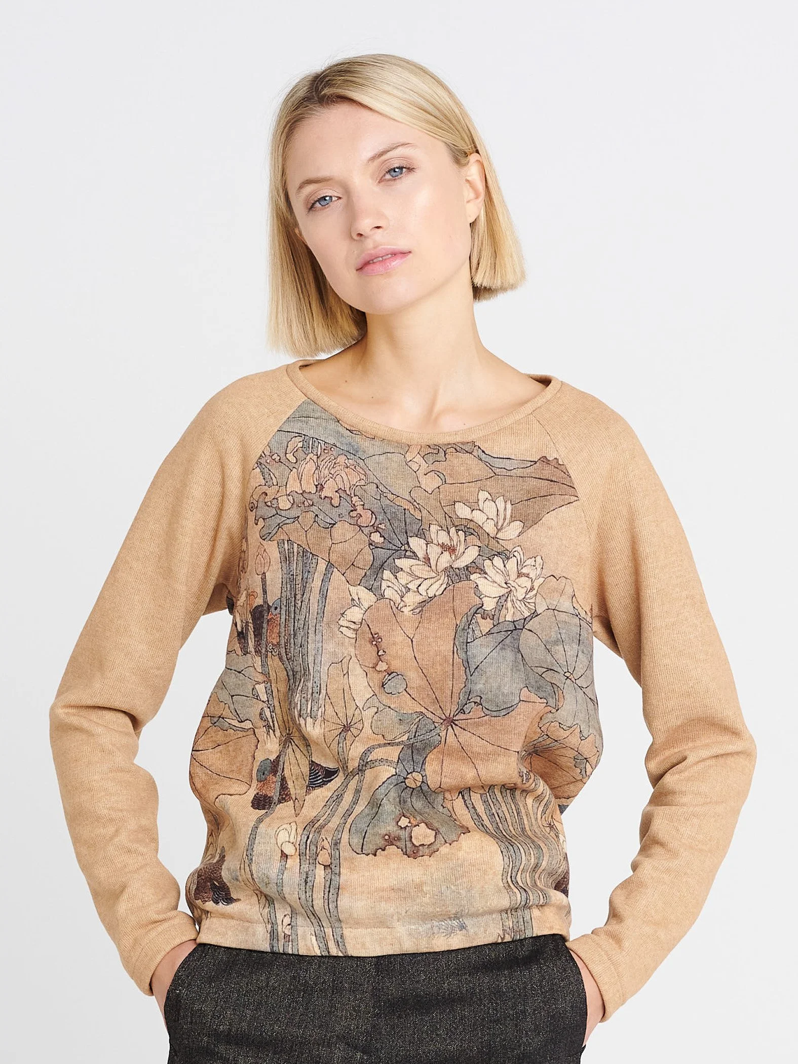 Bequemer Sweater mit langen Ärmeln und aufregendem Muster in senf-gelb- und grüntönen