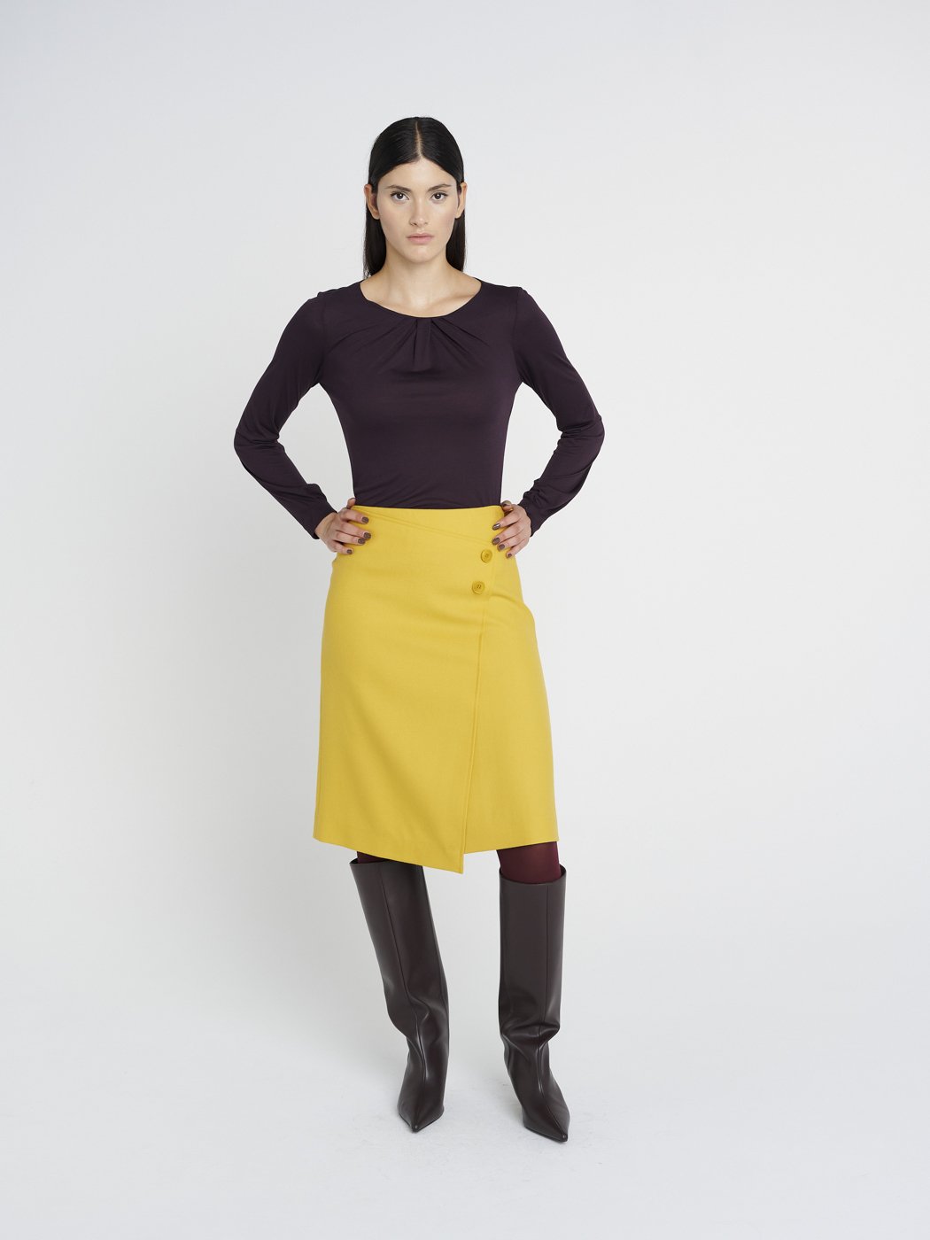 Leuchtend gelber, asymmetrischer Wollrock, knielang im sixties-Stil, knöpfe vorne, leichte A-Linie..jpg