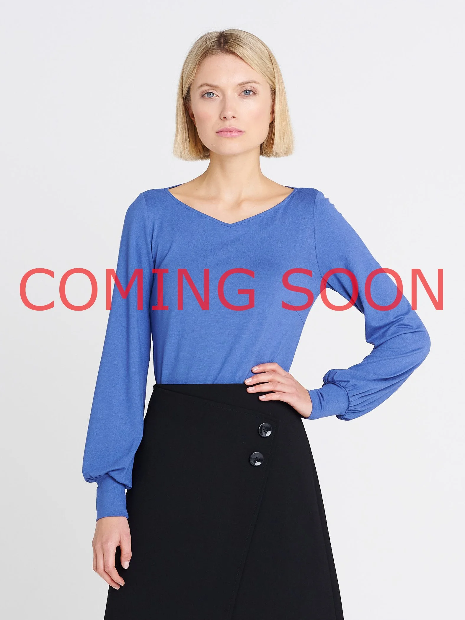 Figurbetontes T-Shirt mit eleganten Trompetenärmeln und V-Ausschnitt in blau