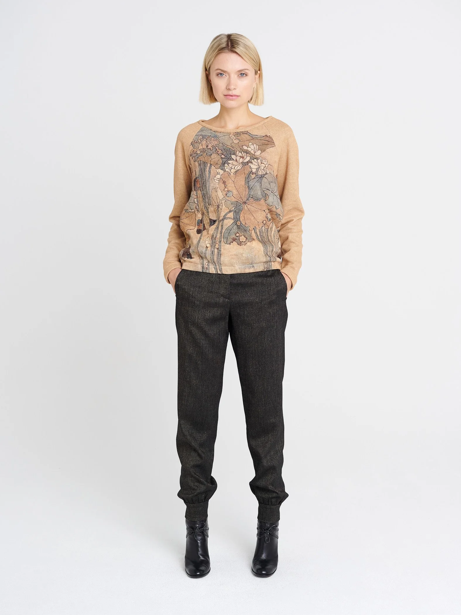 Bequemer Sweater mit langen Ärmeln und aufregendem Muster in senf-gelb- und grüntönen