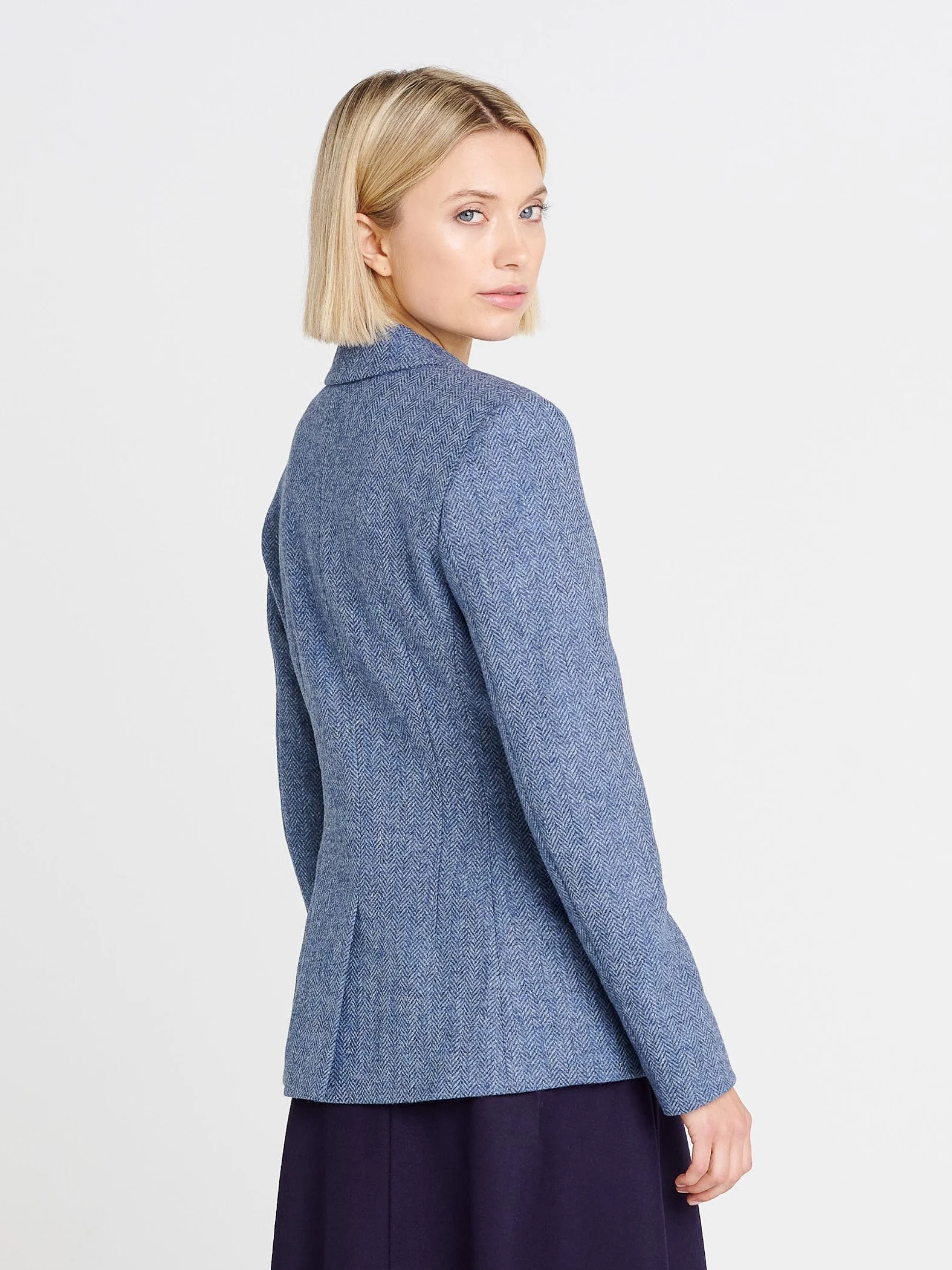 Taillierter Blazer aus blau/ grauem Tweet mit Reverskragen und runder Form vorne