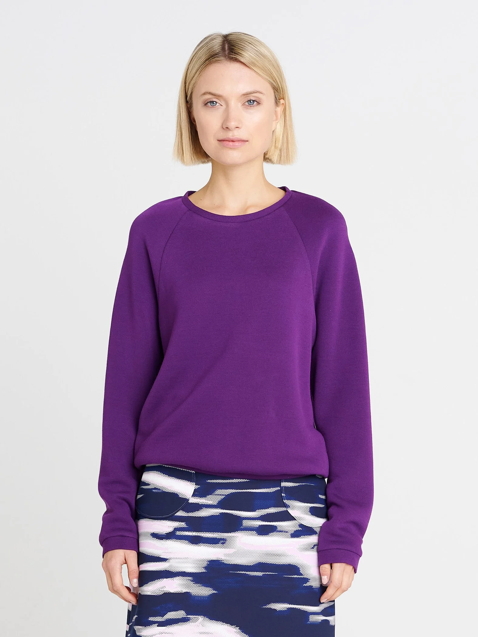 Langärmliger Sweater mit Gummi-Bündchen und rundem Ausschnitt in leuchtend violett