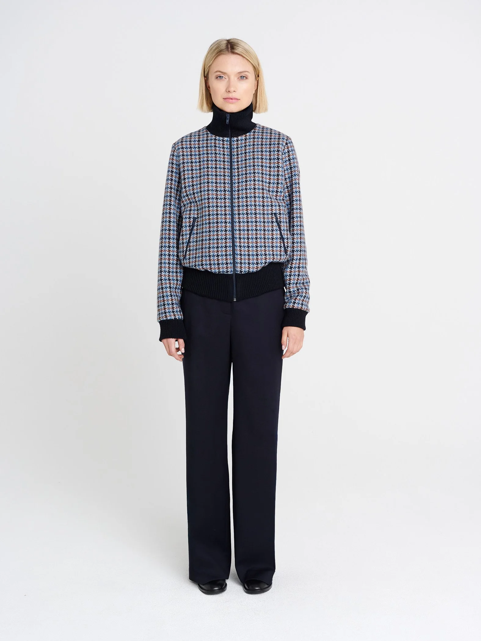 Hose Dan dunkelblau Bluse Candy braun Blouson Bob karo-1853.jpg